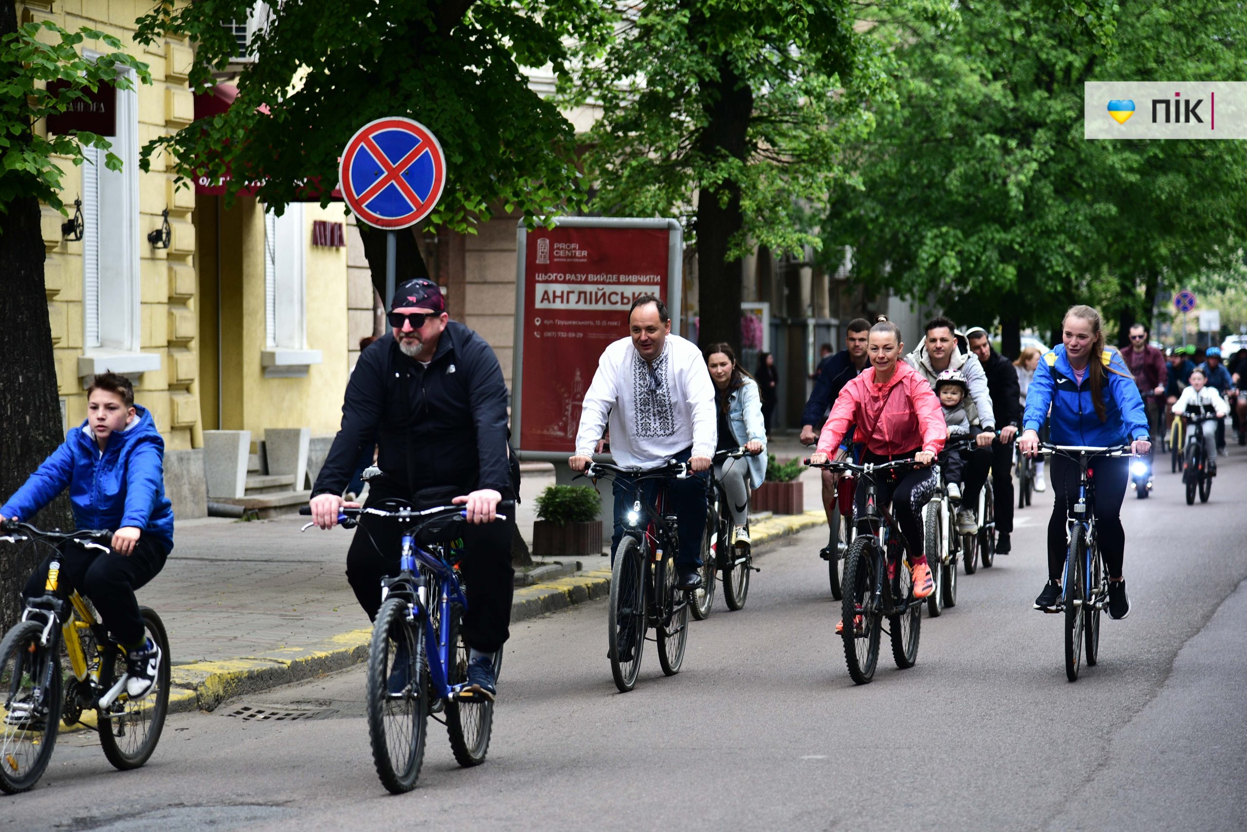 В Івано-Франківську відбувся благодійний велопробіг: як це було (ФОТОРЕПОРТАЖ) 46 DSC 9729 scaled