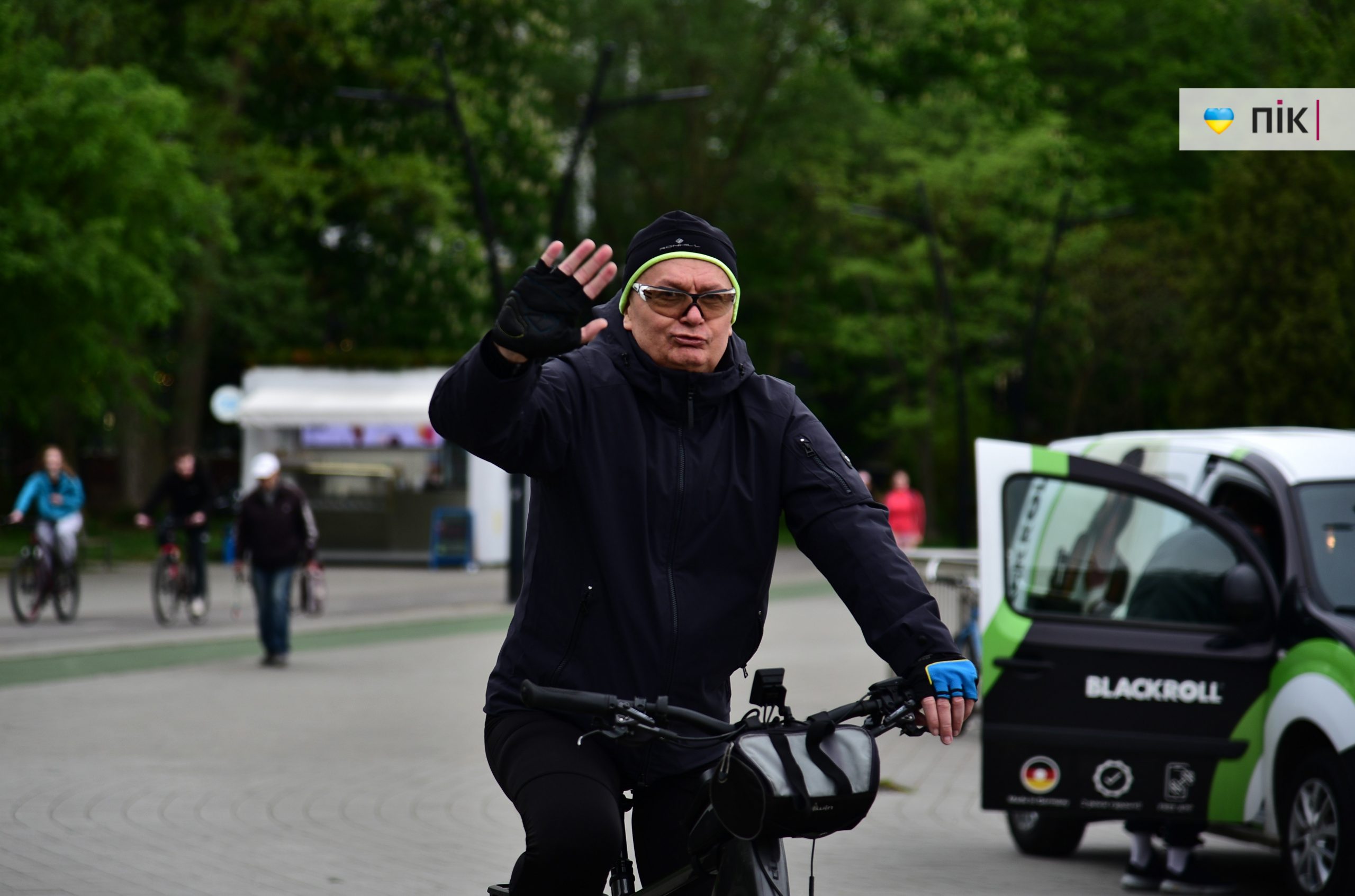 В Івано-Франківську відбувся благодійний велопробіг: як це було (ФОТОРЕПОРТАЖ) 7 DSC 9798 scaled