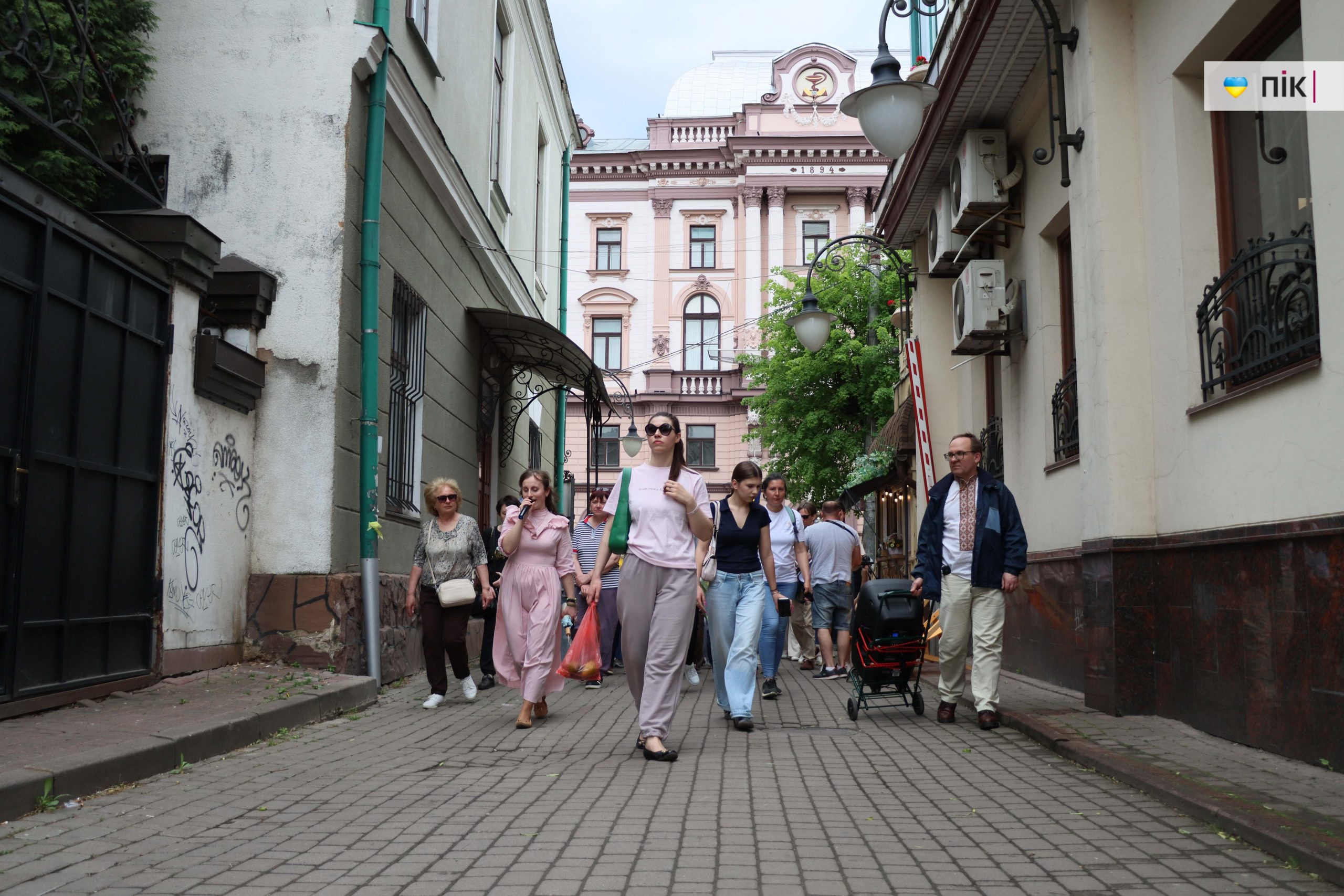 Івано-Франківськ в подіях та іменах: відбулася ретро-екскурсія для Дня міста (ФОТО) 40 IMG 1143 scaled