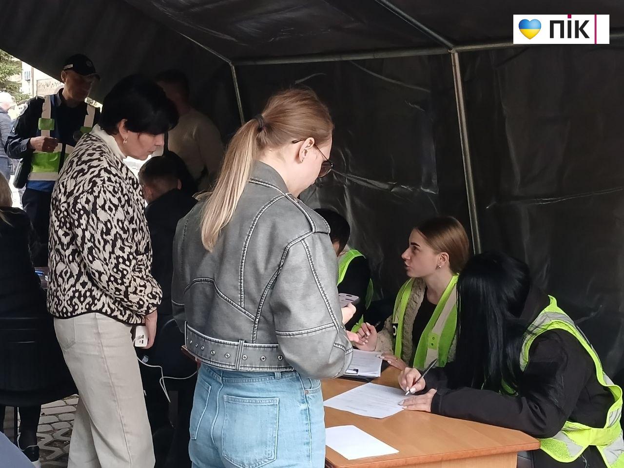 У Франківську після атаки вже 36 звернень за допомогою (ФОТОРЕПОРТАЖ) 11 IMG 20260513 204025 917