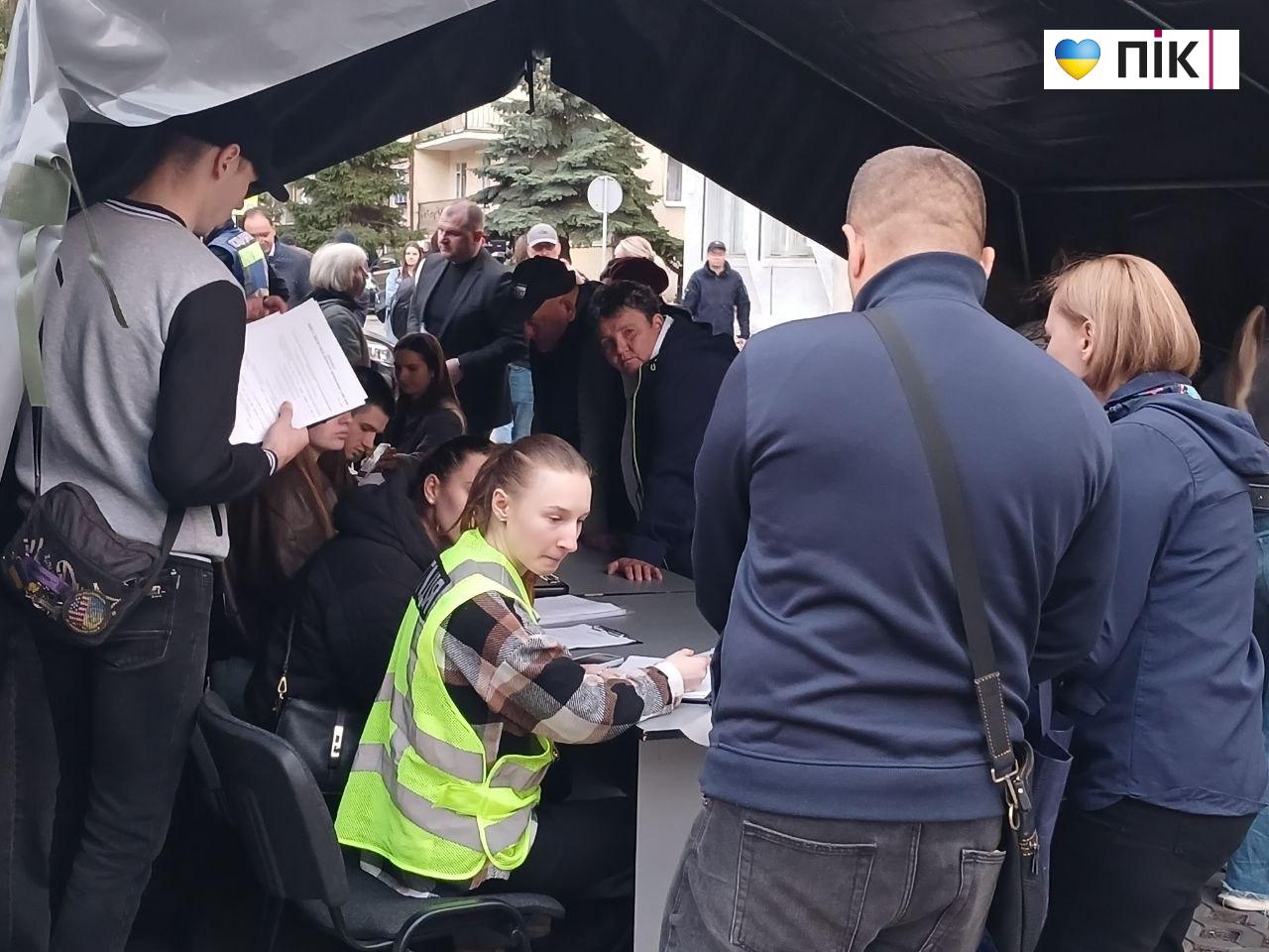 У Франківську після атаки вже 36 звернень за допомогою (ФОТОРЕПОРТАЖ) 10 IMG 20260513 204026 178