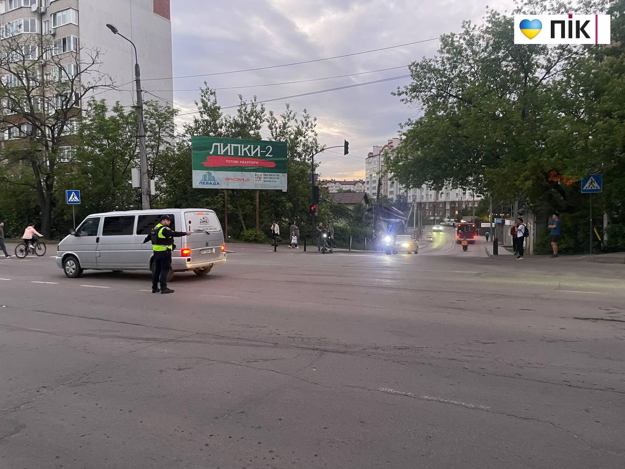 ДТП трапилася в Івано-Франківську: виникли значні затори (ФОТО) 6 IMG 20260521 212906 564