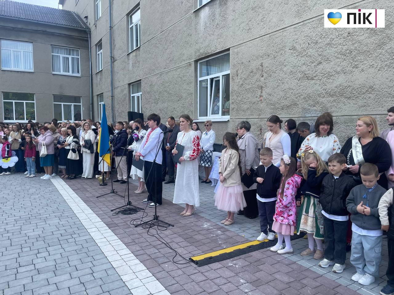 Останній дзвоник-2026 у ліцеях Івано-Франківська: емоції, сльози і надії (ФОТО, ВІДЕО) 3 IMG 20260529 094727 164