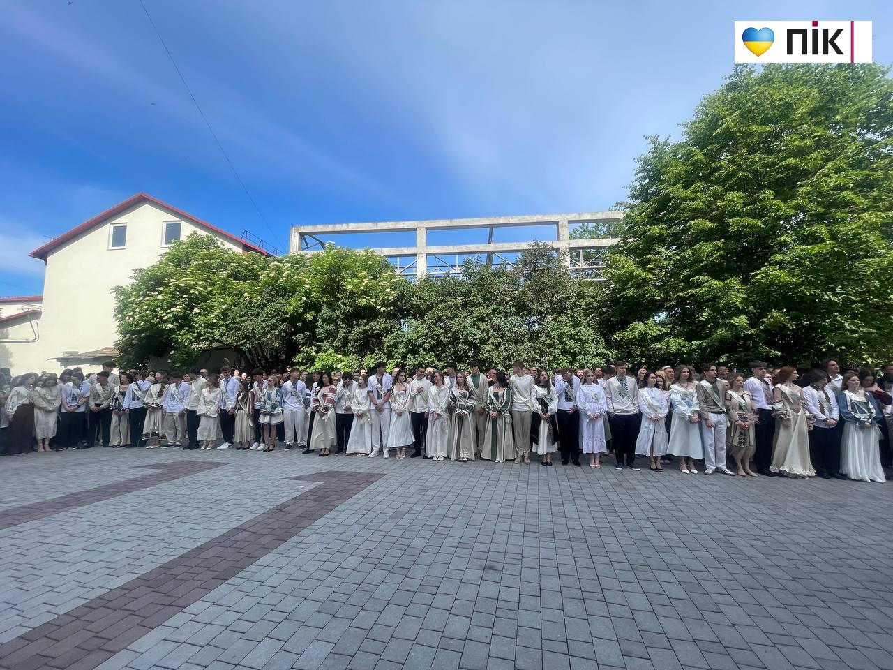 Останній дзвоник-2026 у ліцеях Івано-Франківська: емоції, сльози і надії (ФОТО, ВІДЕО) 4 IMG 20260529 094729 764