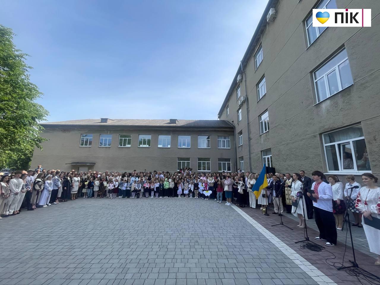 Останній дзвоник-2026 у ліцеях Івано-Франківська: емоції, сльози і надії (ФОТО, ВІДЕО) 6 IMG 20260529 094818 616