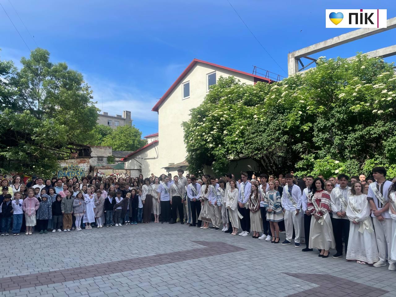 Останній дзвоник-2026 у ліцеях Івано-Франківська: емоції, сльози і надії (ФОТО, ВІДЕО) 9 IMG 20260529 094821 953