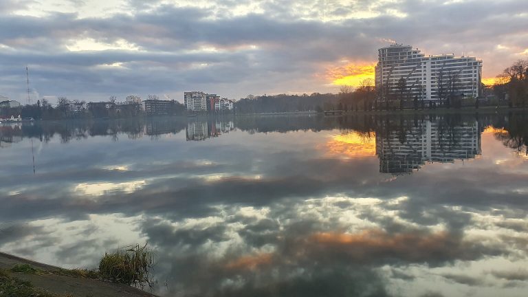 У міському озері Франківська побільшало води після рясних дощів 2 Miske ozero Ivano Frankivsk