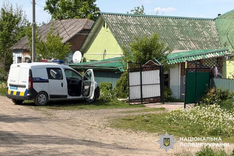 На Хмельниччині внаслідок збройного нападу загинув поліцейський: триває спецоперація 10 img 2fb71b32cf782c1431a5efde9fe249bd