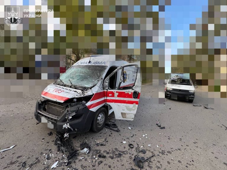 Окупанти атакували авто та «швидку» в Херсоні: є загиблий і поранені 10 photo 2026 05 03 08 25 12