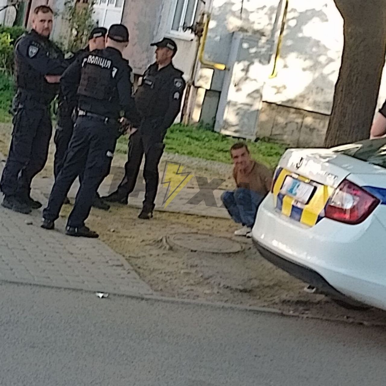Чоловік із ножем налякав перехожих в Івано-Франківську (ФОТО) 2 photo 2026 05 04 19 13 43