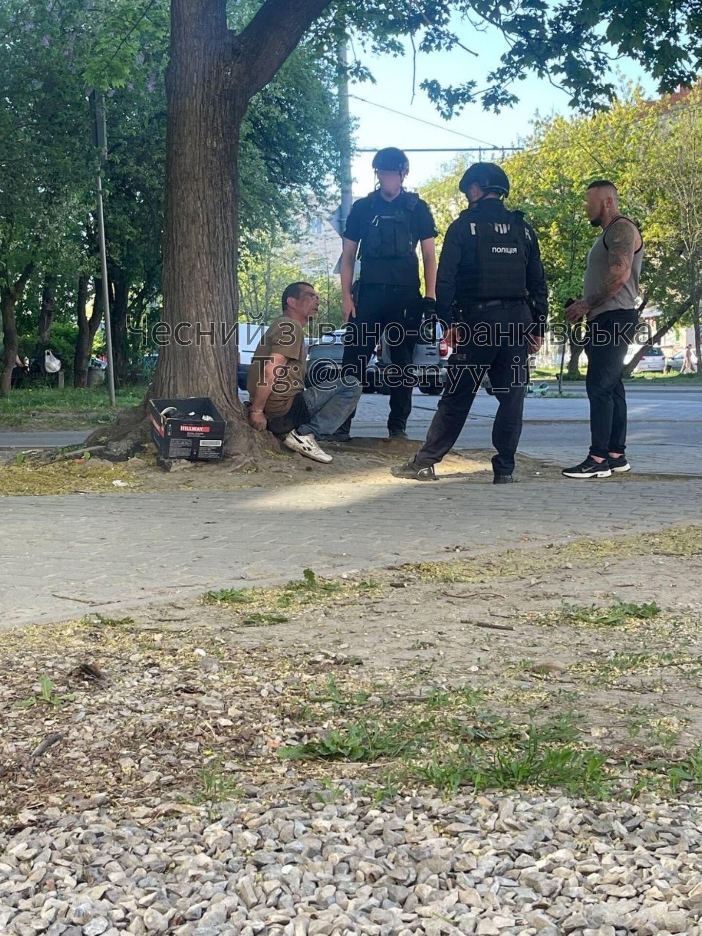 Чоловік із ножем налякав перехожих в Івано-Франківську (ФОТО) 3 photo 2026 05 04 19 30 21