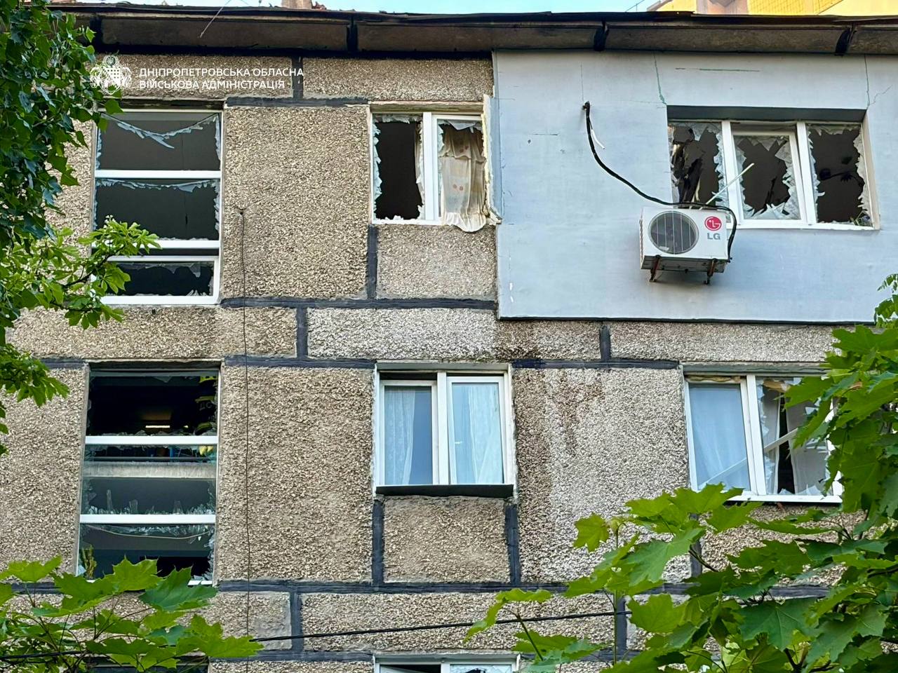 Росіяни вдосвіта атакували Дніпро: пошкоджені будинки (ФОТО) 2 photo 2026 05 21 06 00 13