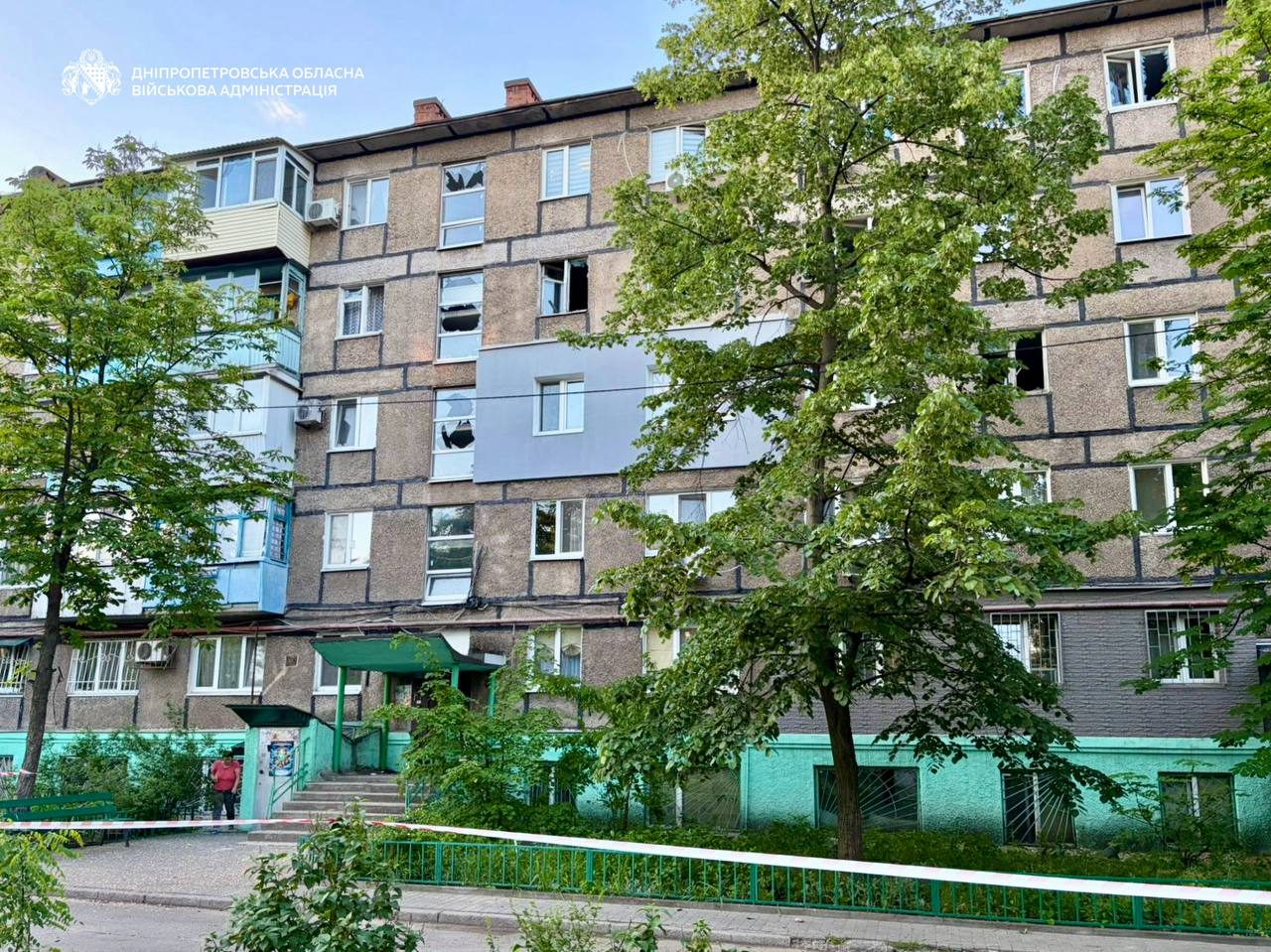Росіяни вдосвіта атакували Дніпро: пошкоджені будинки (ФОТО) 3 photo 2026 05 21 06 00 14