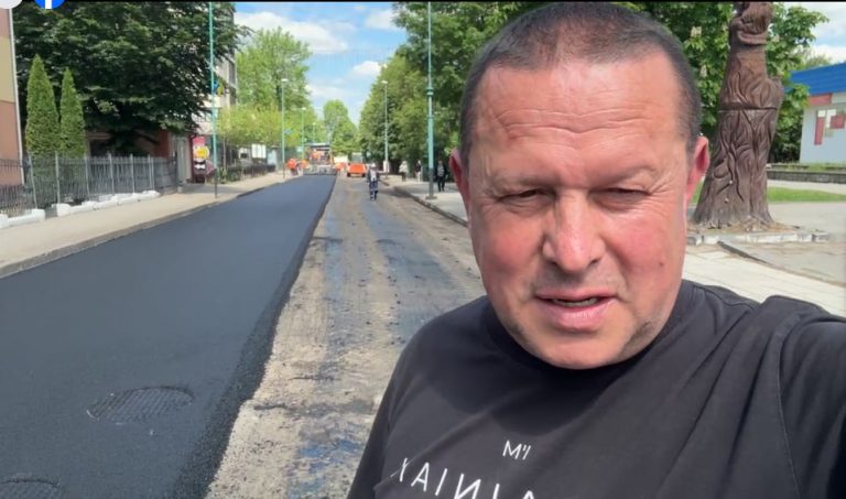У Надвірній ремонтують одну з головних доріг міста (ВІДЕО) 4 У Надвірній ремонтують одну з головних вулиць міста