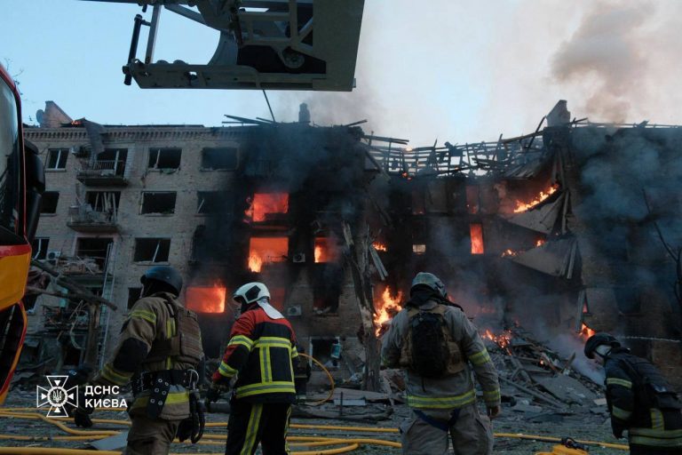 Масована атака по Києву: пошкоджені будинки, загинула людина, понад 20 постраждалих 8 photo 2026 05 24 06 00 14