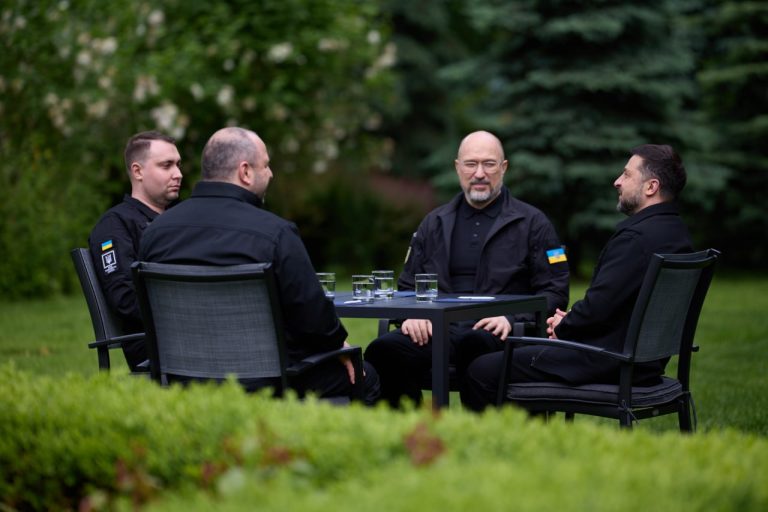“Готуємось до важливих перемовин”: Зеленський провів нараду з Будановим, Шмигалем та Умєровим 5 photo 2026 05 30 14 32 41 3