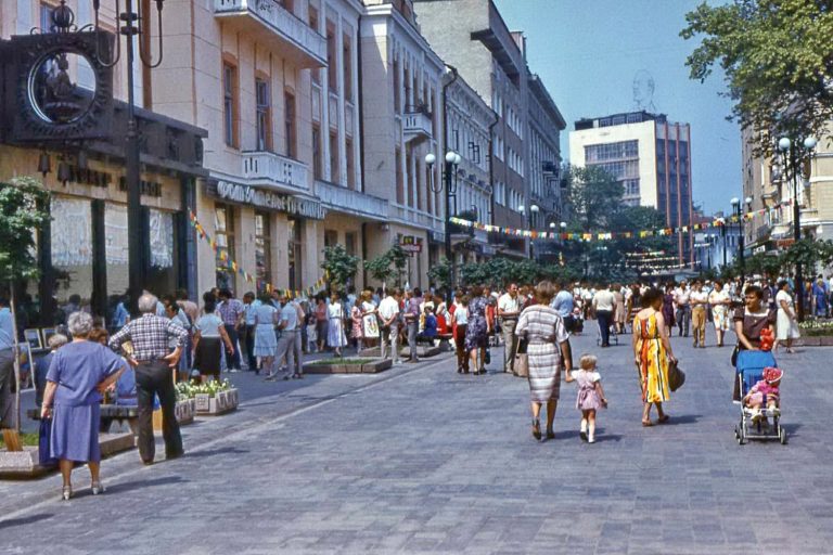 Назад в минуле: містецькі вернісажі на "стометрівці" у Франківську 40 років тому (ФОТО) 12 1 2
