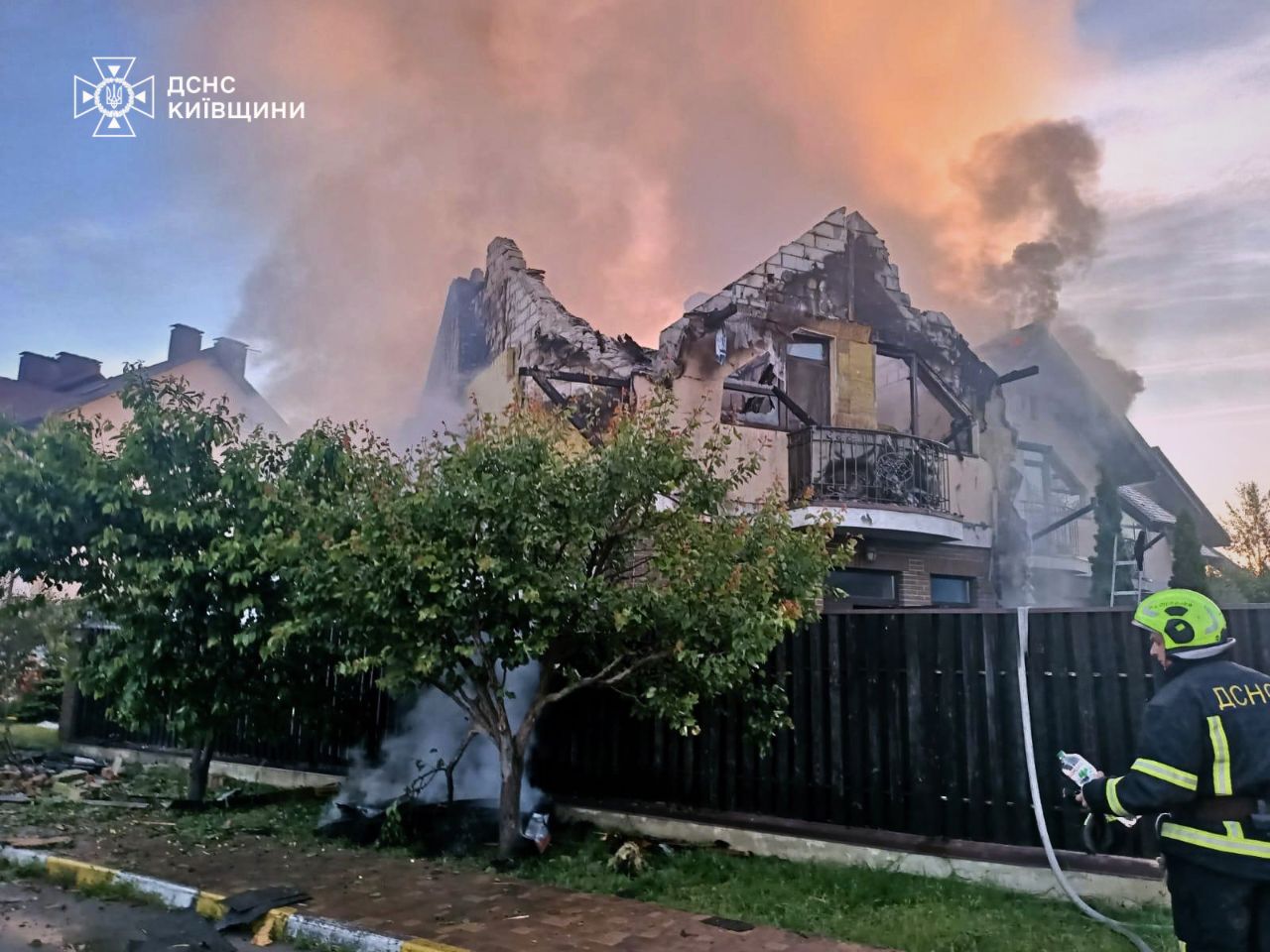 В ніч на друге червня росіяни атакували Київ: є загиблі (ФОТО) 6 713950819 1440236494810902 8516384322925761116 n