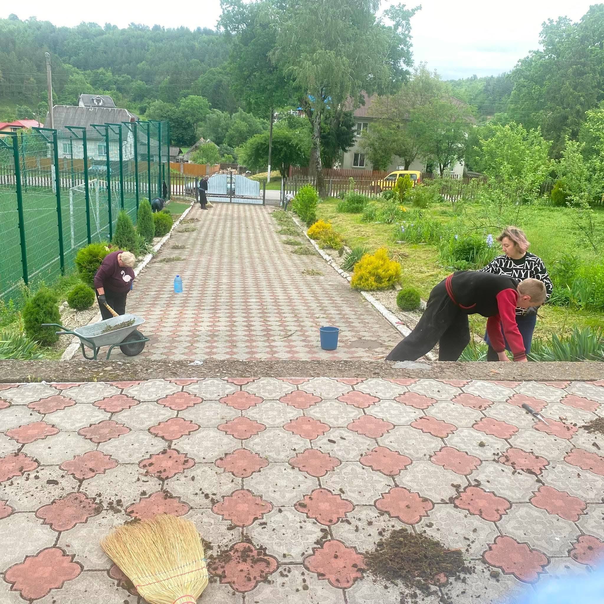 Жителі Вікнян на Франківщині вже рік боряться за відкриття школи (ФОТО) 7 714444789 122138502783015721 5508595953567376346 n