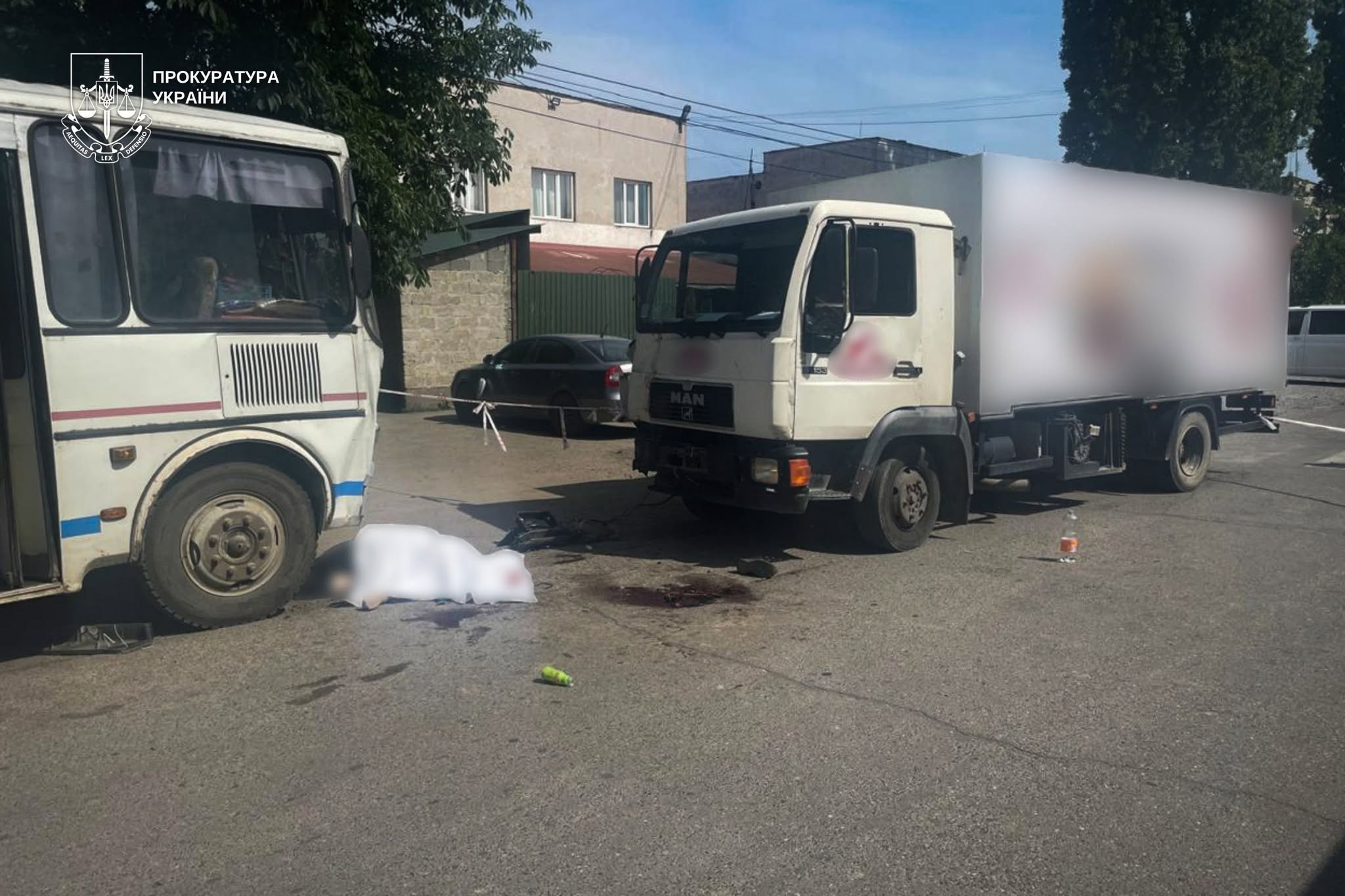 На Закарпатті вантажівка влетіла в людей, які виходили з автобуса: є загиблі (ФОТО) 1 718687628 1461639589333358 595559485900274964 n