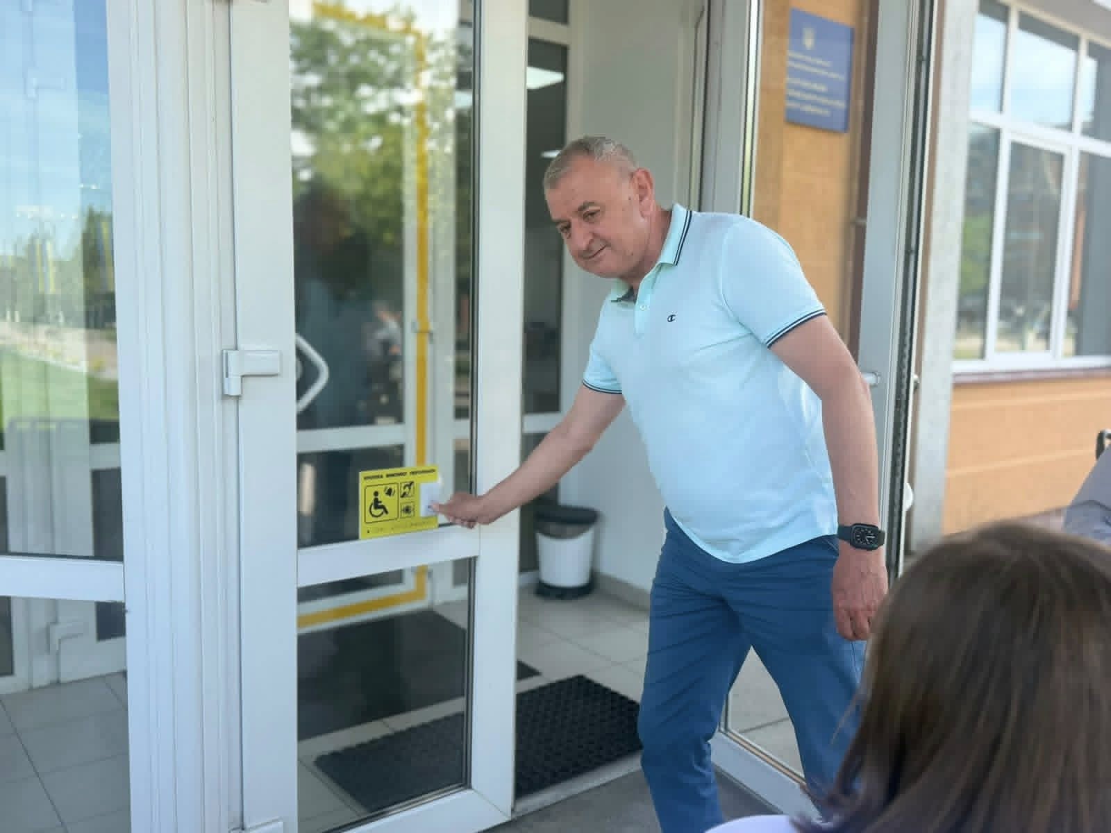 Подружжя з Голині звернуло увагу на недоступність громадських установ (ФОТО) 3 720524399 1018992110465660 4862636743269759958 n