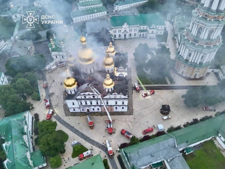 У Києві внаслідок російської атаки 15 червня сталися 26 пожеж (ФОТО) 5 У Києві внаслідок російської атаки виникли 26 пожеж (ФОТО)