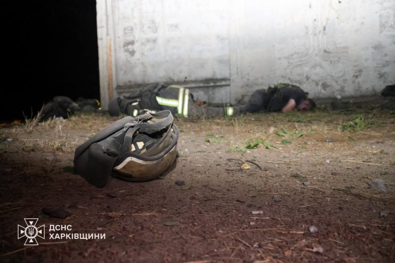 У Харкові під час повторного удару РФ загинули четверо рятувальників ДСНС (ФОТО) 3 У Харкові під час повторного удару РФ загинули четверо рятувальників ДСНС (ФОТО)