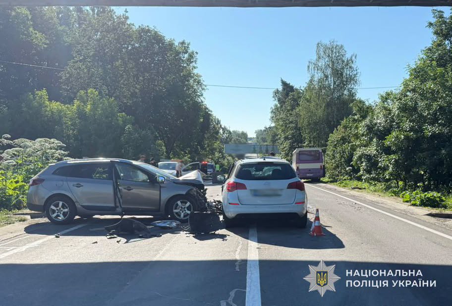 На Львівщині іноземець спричинив ДТП: травмувалися п'ятеро людей (ФОТО) 2 726392126 983751967909498 3514368708332299658 n