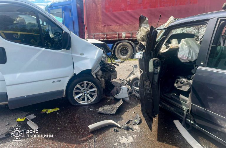 На Львівщині зіткнулися три автомобілі Renault: водій та пасажирка - у важкому стані (ФОТО) 7 726527362 1768758437439475 7111764964216872091 n