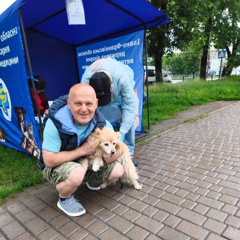 У Франківську безкоштовно вакцинують собак і котів проти сказу: де працюватимуть мобільні пункти 7 726782979 1565359301965987 5158972184305393972 n