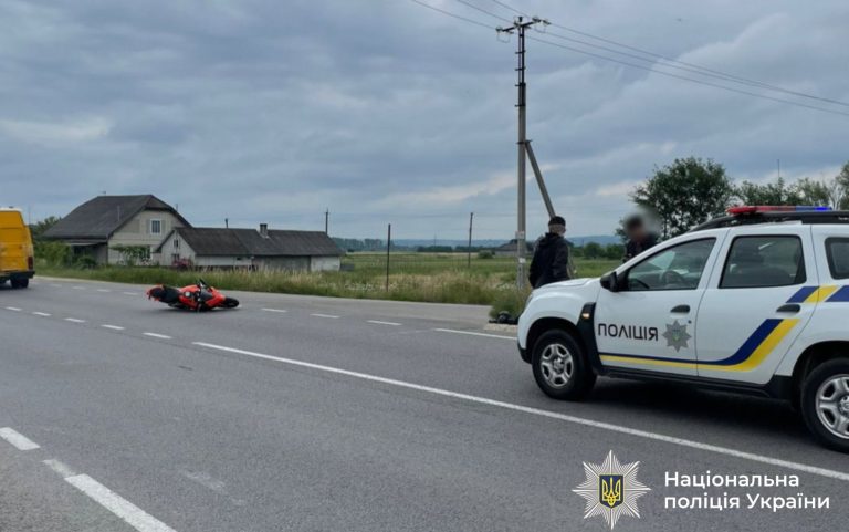 Зіткнення мотоцикла та «Peugeot»: поліція встановлює обставини ДТП у Голині (ФОТО) 5 727814742 1019206960753533 1436796063232965152 n