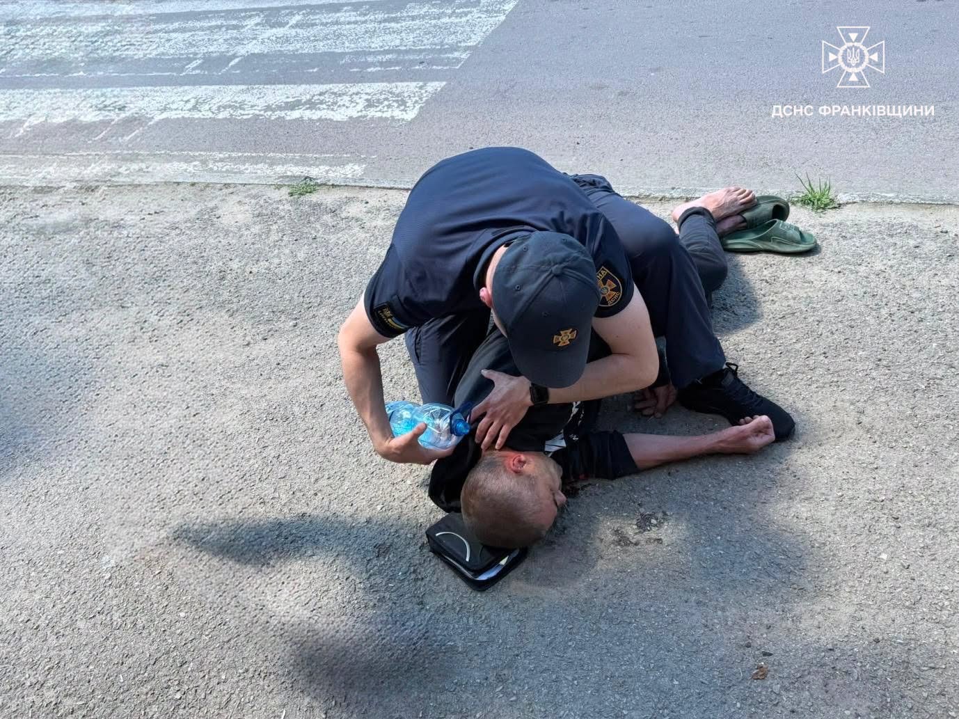 На Прикарпатті офіцер-рятувальник допоміг чоловікові під час епілептичного нападу 2 730515905 1426397609531463 280022287121780393 n