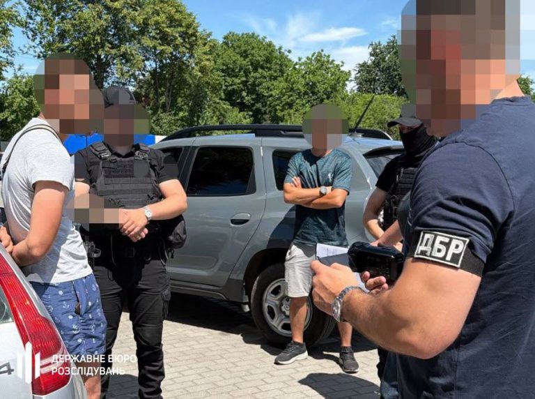 На Прикарпатті на незаконному продажі зброї та безпілотника викрили військовослужбовця 3 735945250 1530669845175058 5162051062892353206 n