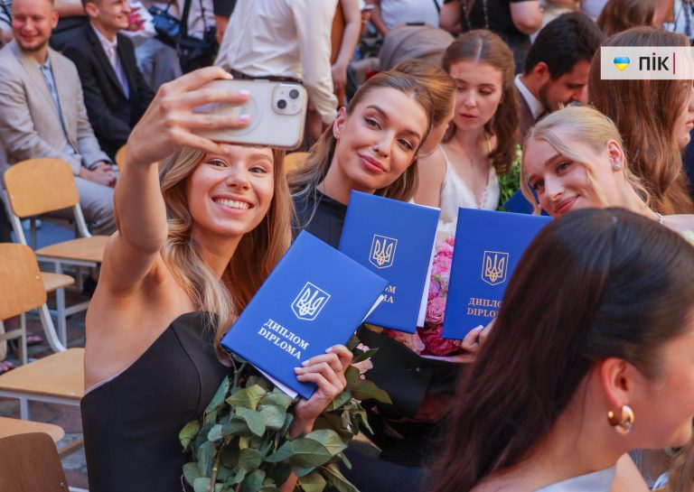 В ІФНМУ вручили дипломи випускникам стоматологічного факультету (ФОТОРЕПОРТАЖ)