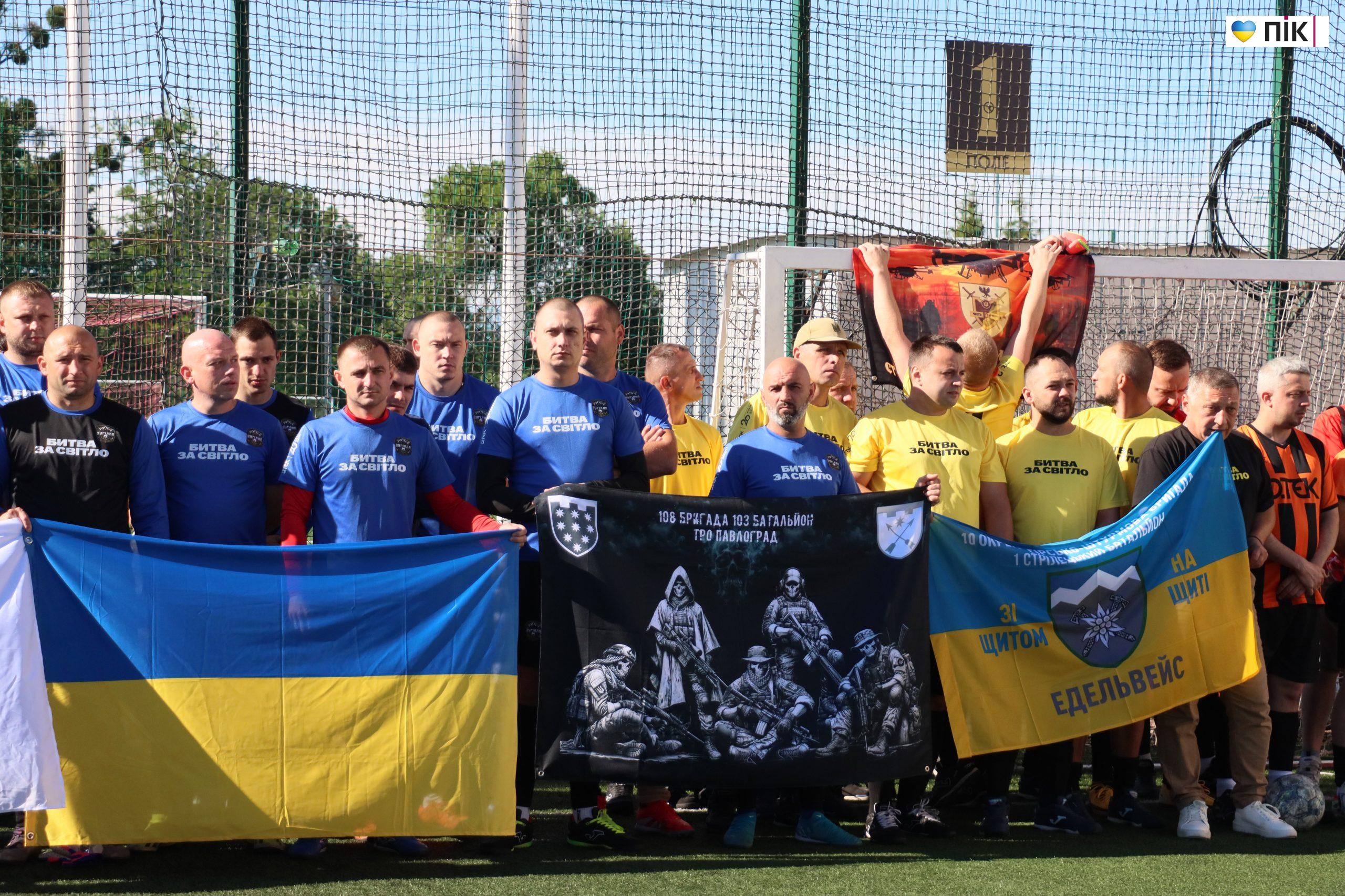 В Івано-Франківську стартував футбольний турнір ДТЕК Cup: 18 команд змагаються та збирають кошти для військових (ФОТОРЕПОРТАЖ) 5 IMG 2212 scaled
