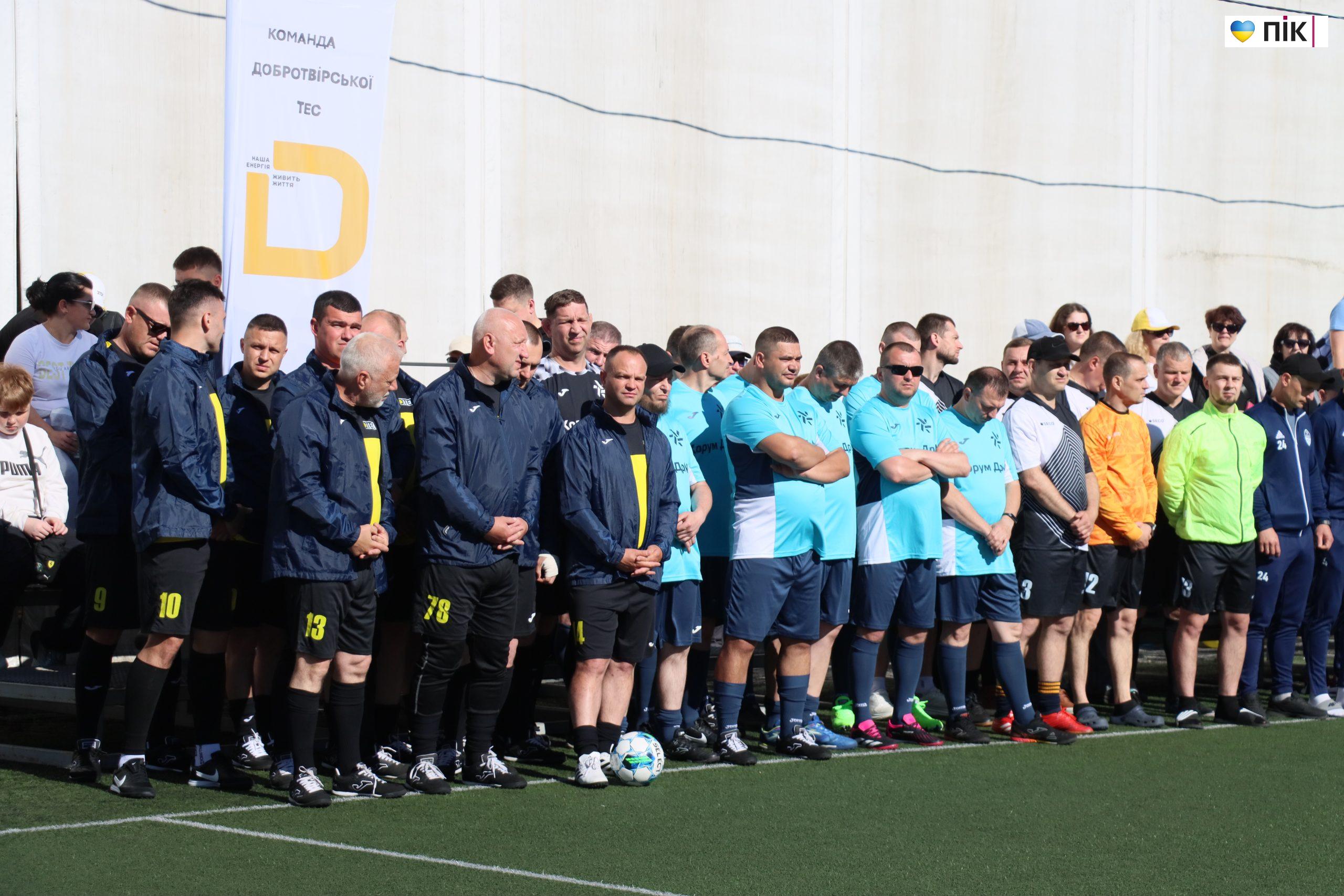 В Івано-Франківську стартував футбольний турнір ДТЕК Cup: 18 команд змагаються та збирають кошти для військових (ФОТОРЕПОРТАЖ) 8 IMG 2221 scaled