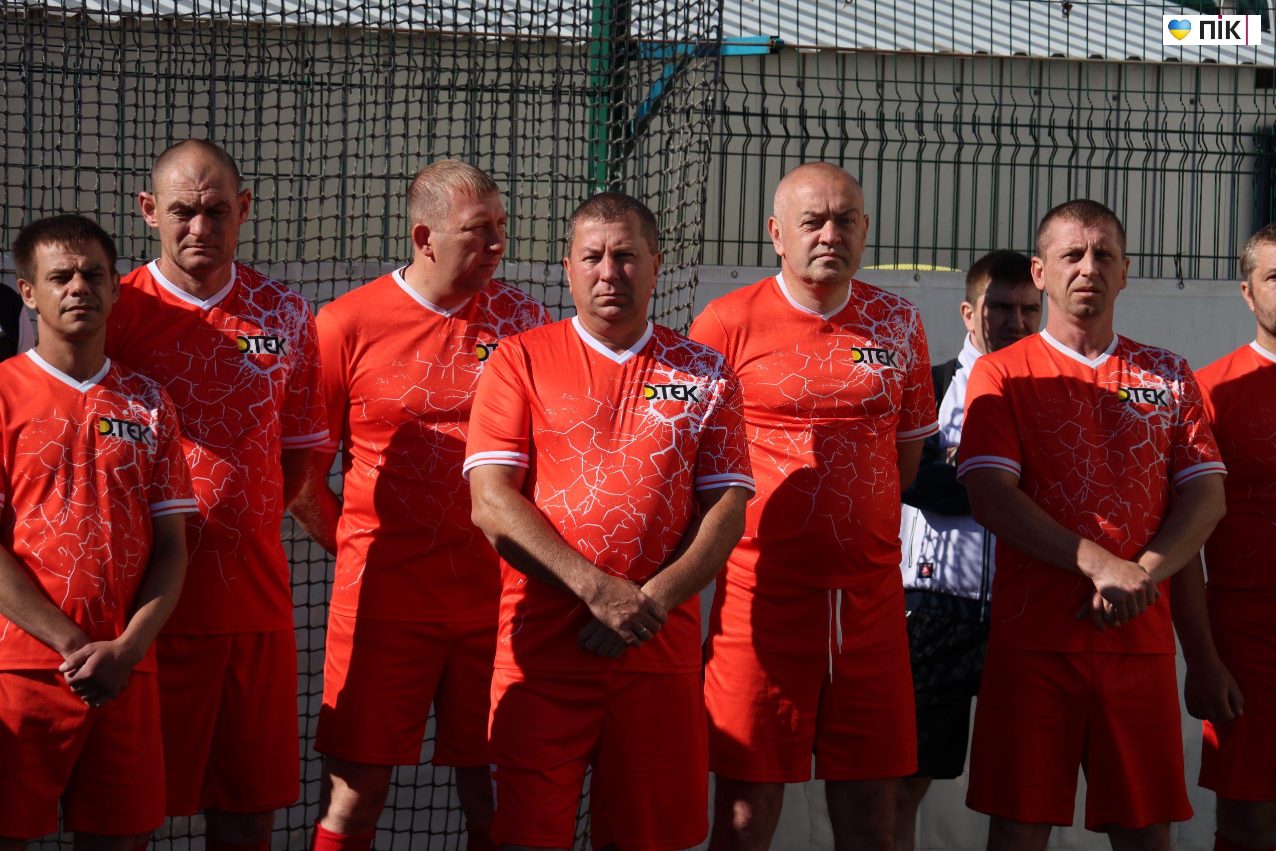 В Івано-Франківську стартував футбольний турнір ДТЕК Cup: 18 команд змагаються та збирають кошти для військових (ФОТОРЕПОРТАЖ) 16 IMG 2241 scaled