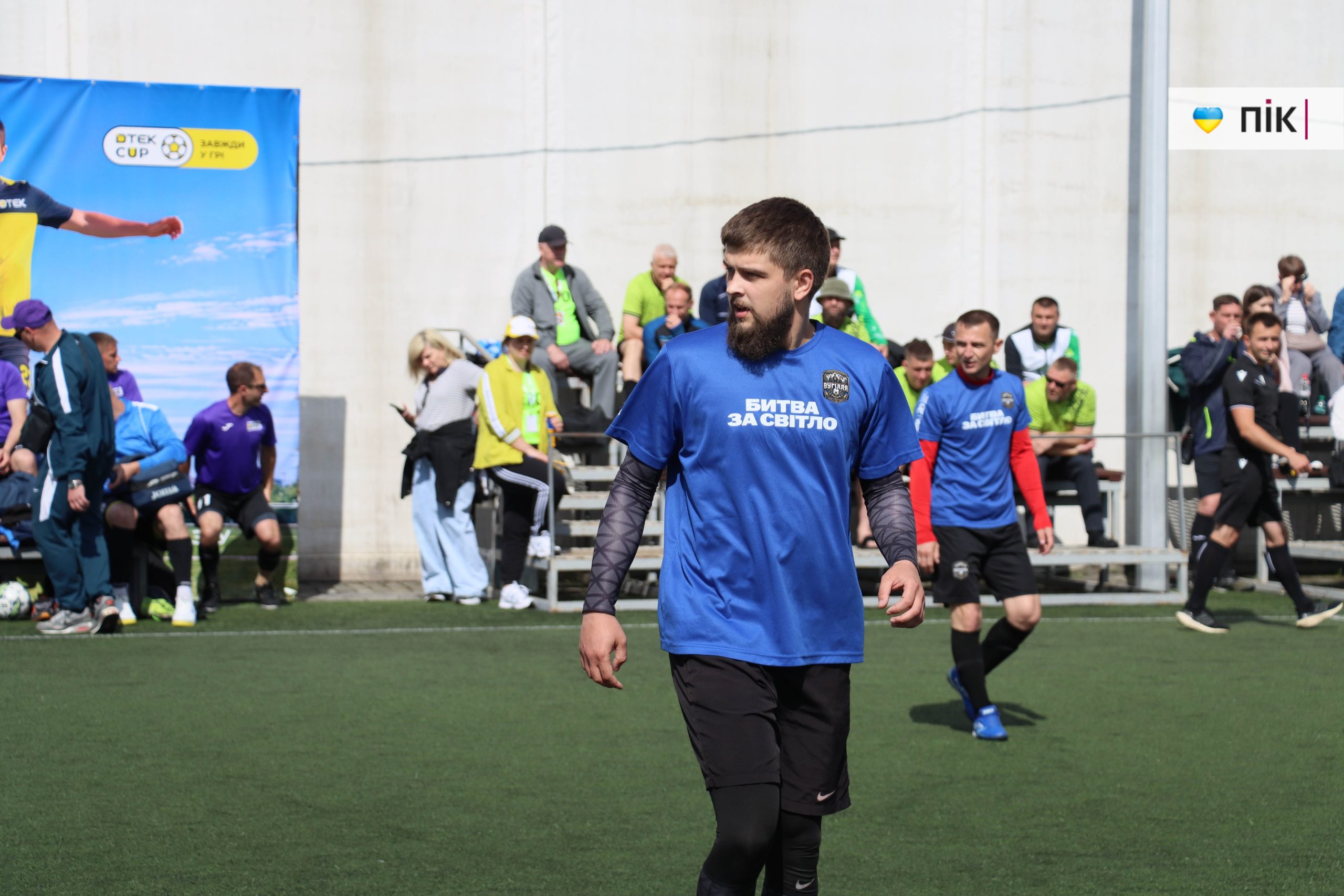 В Івано-Франківську стартував футбольний турнір ДТЕК Cup: 18 команд змагаються та збирають кошти для військових (ФОТОРЕПОРТАЖ) 58 IMG 8876 scaled