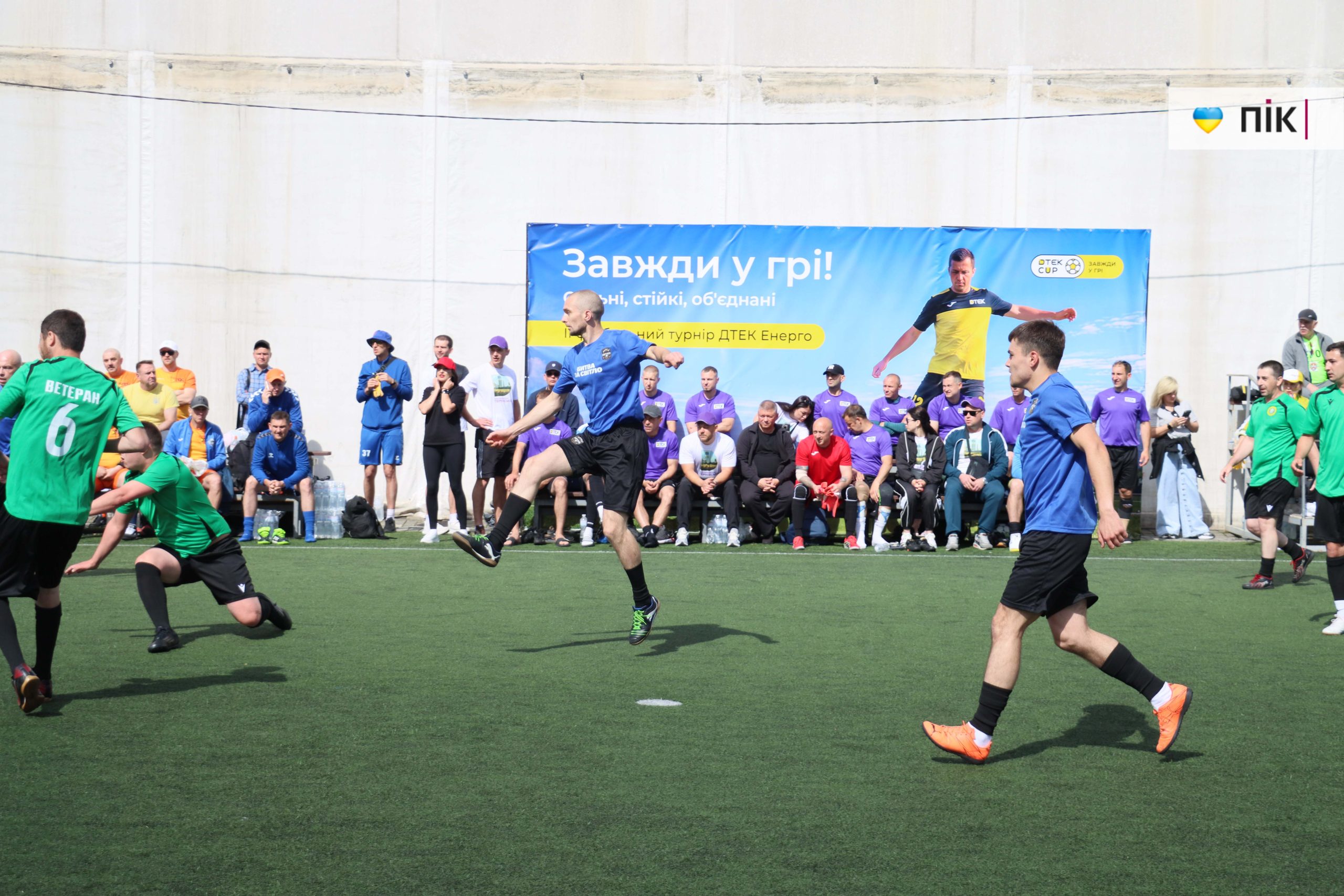 В Івано-Франківську стартував футбольний турнір ДТЕК Cup: 18 команд змагаються та збирають кошти для військових (ФОТОРЕПОРТАЖ) 66 IMG 9009 scaled