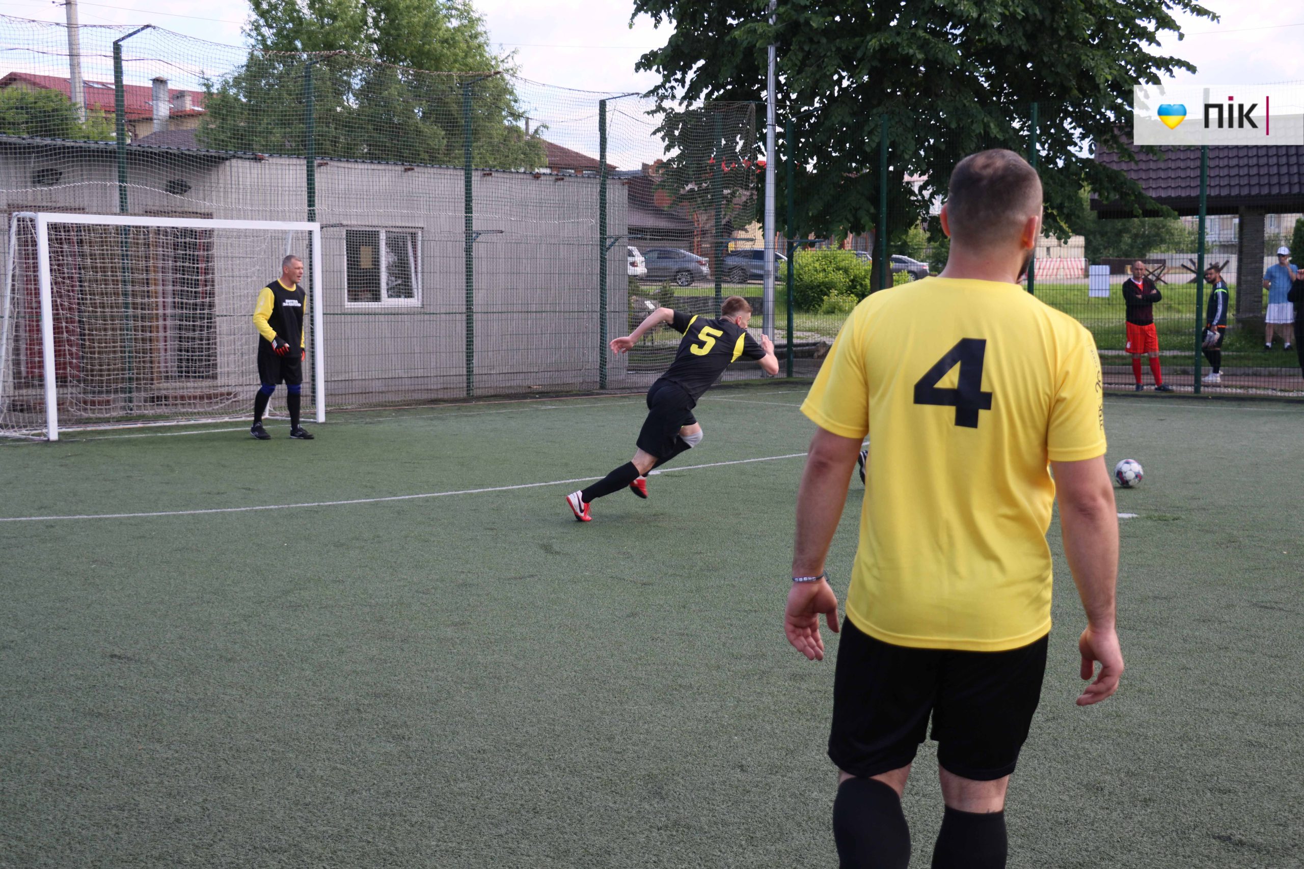 В Івано-Франківську стартував футбольний турнір ДТЕК Cup: 18 команд змагаються та збирають кошти для військових (ФОТОРЕПОРТАЖ) 67 IMG 9038 scaled