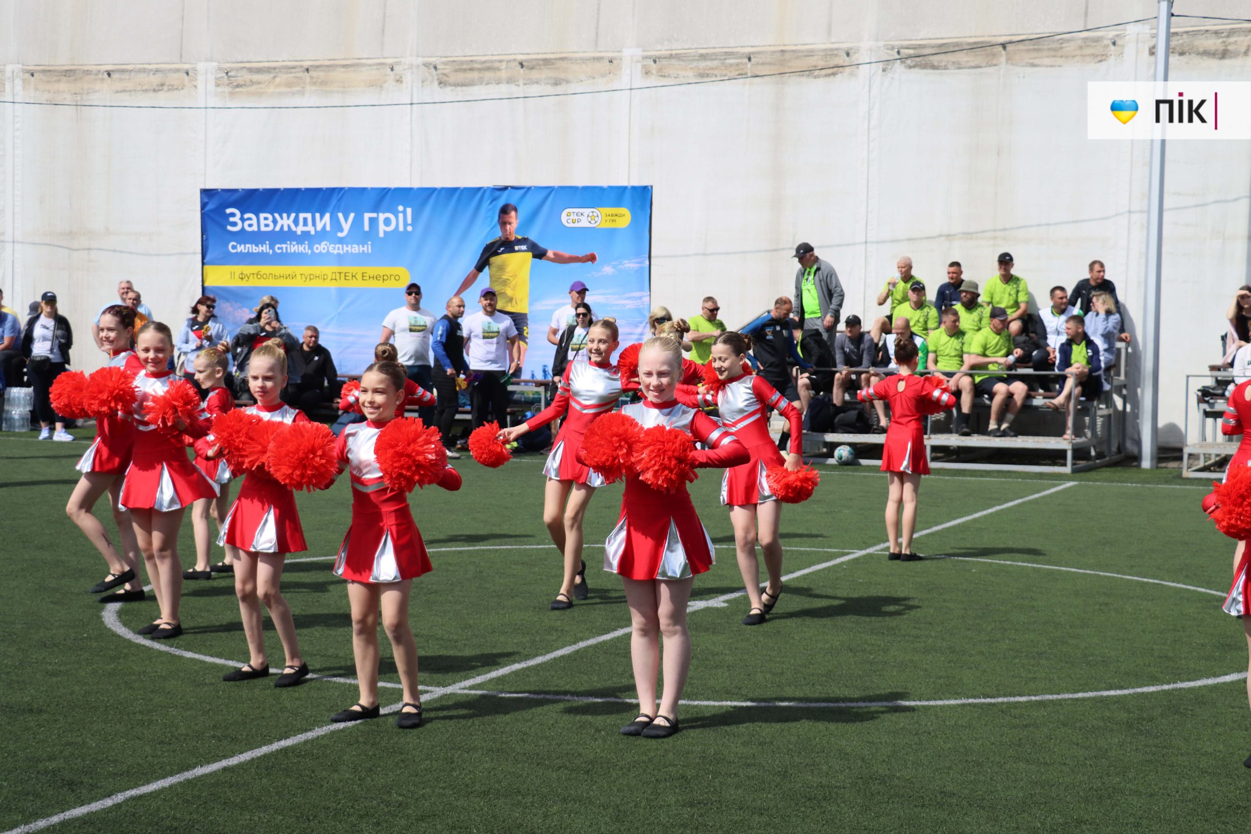 В Івано-Франківську стартував футбольний турнір ДТЕК Cup: 18 команд змагаються та збирають кошти для військових (ФОТОРЕПОРТАЖ) 73 IMG 9153 scaled