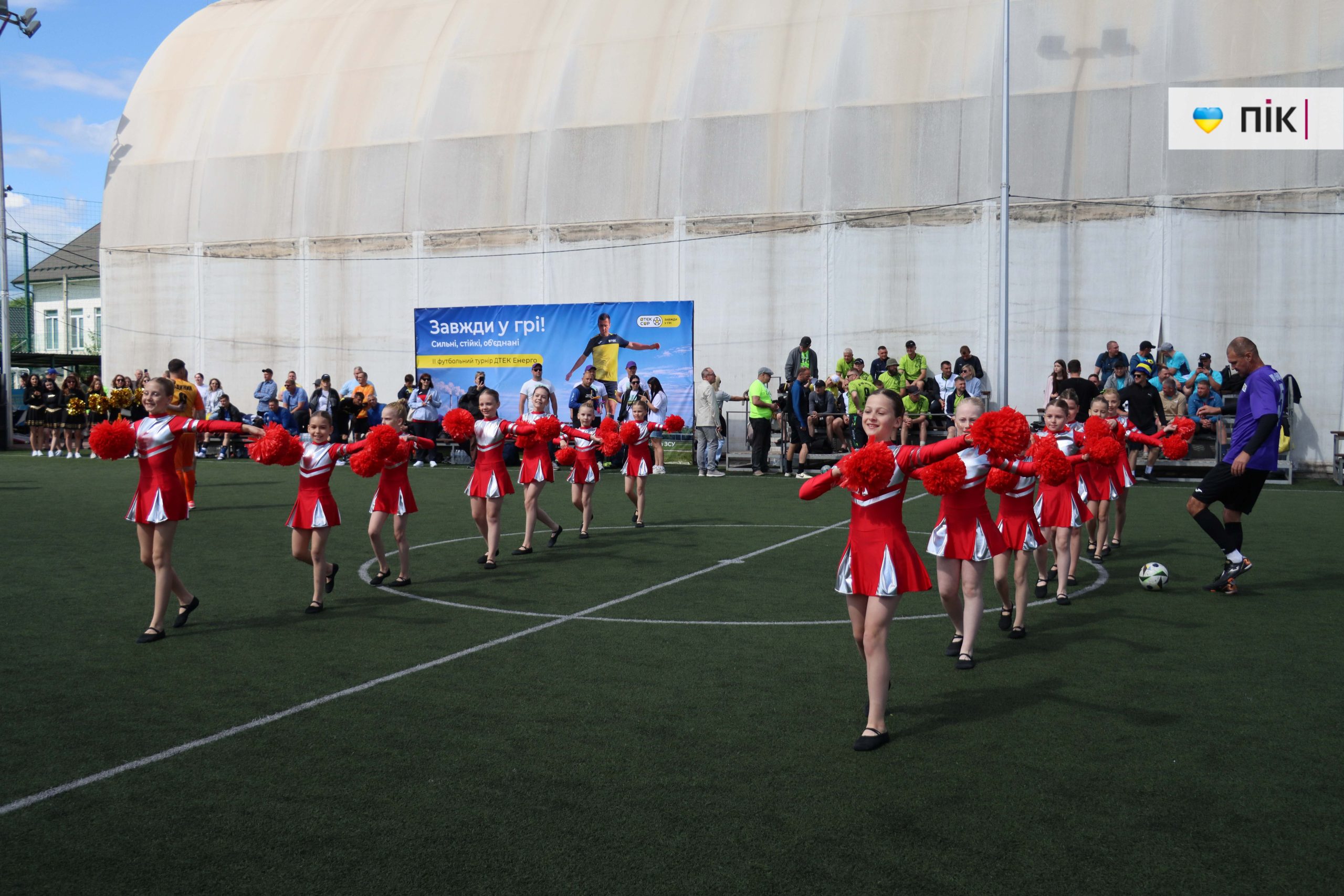 В Івано-Франківську стартував футбольний турнір ДТЕК Cup: 18 команд змагаються та збирають кошти для військових (ФОТОРЕПОРТАЖ) 76 IMG 9179 scaled