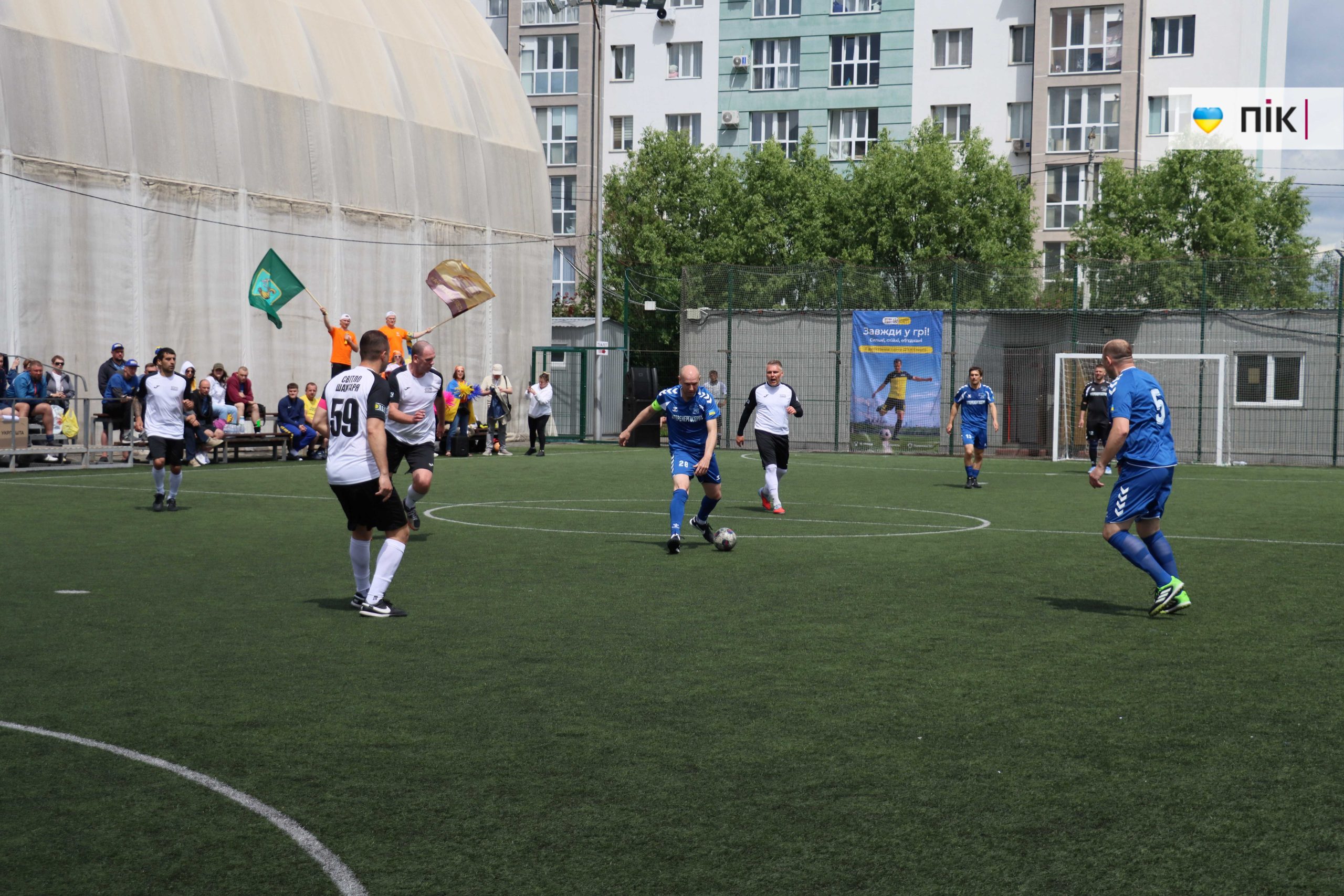 В Івано-Франківську стартував футбольний турнір ДТЕК Cup: 18 команд змагаються та збирають кошти для військових (ФОТОРЕПОРТАЖ) 89 IMG 9475 scaled