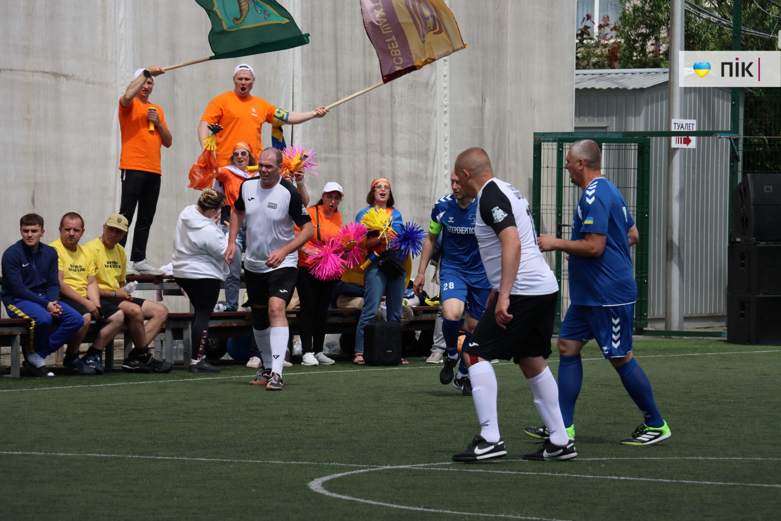 В Івано-Франківську стартував футбольний турнір ДТЕК Cup: 18 команд змагаються та збирають кошти для військових (ФОТОРЕПОРТАЖ) 90 IMG 9489 scaled