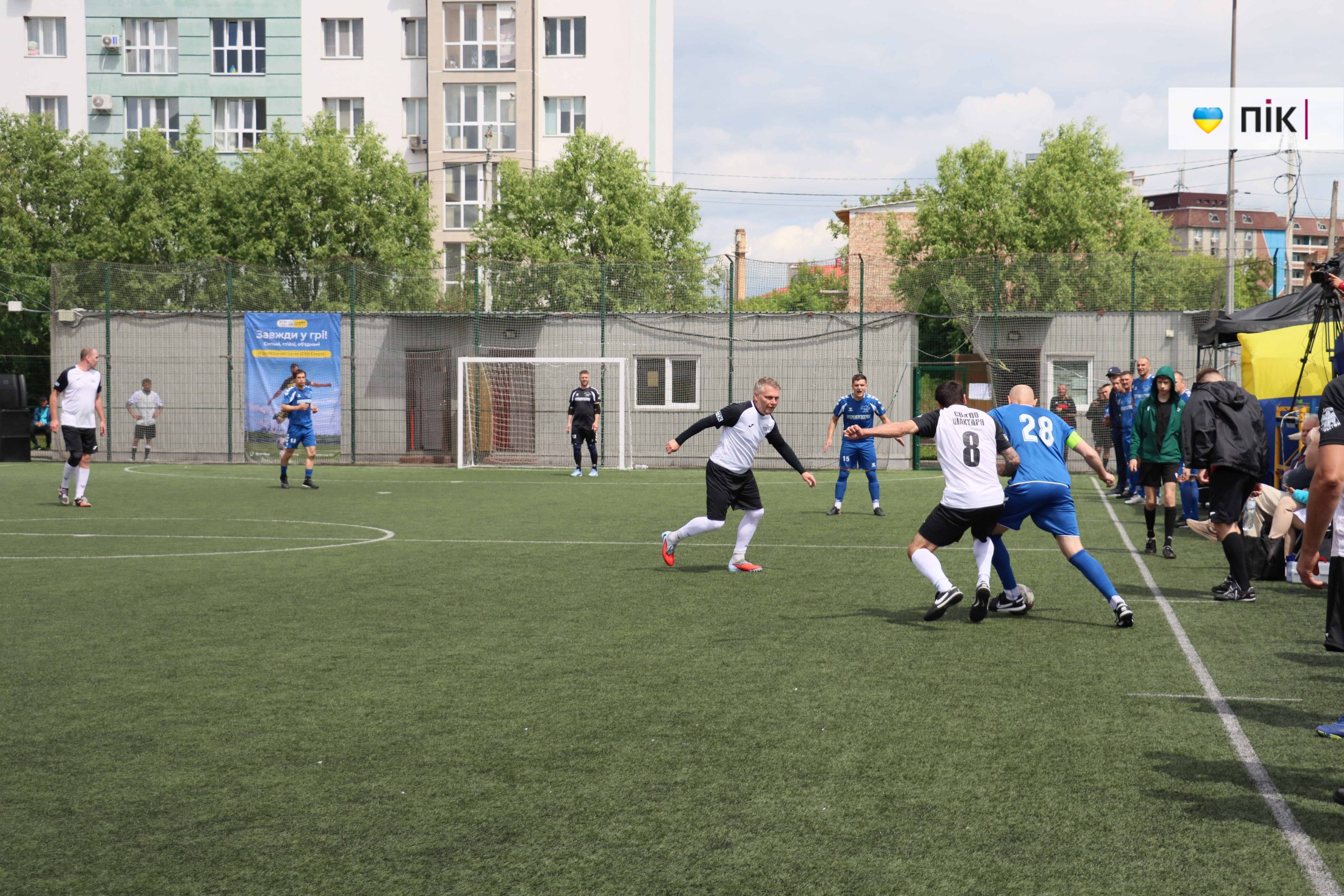 В Івано-Франківську стартував футбольний турнір ДТЕК Cup: 18 команд змагаються та збирають кошти для військових (ФОТОРЕПОРТАЖ) 27 IMG 9495 scaled
