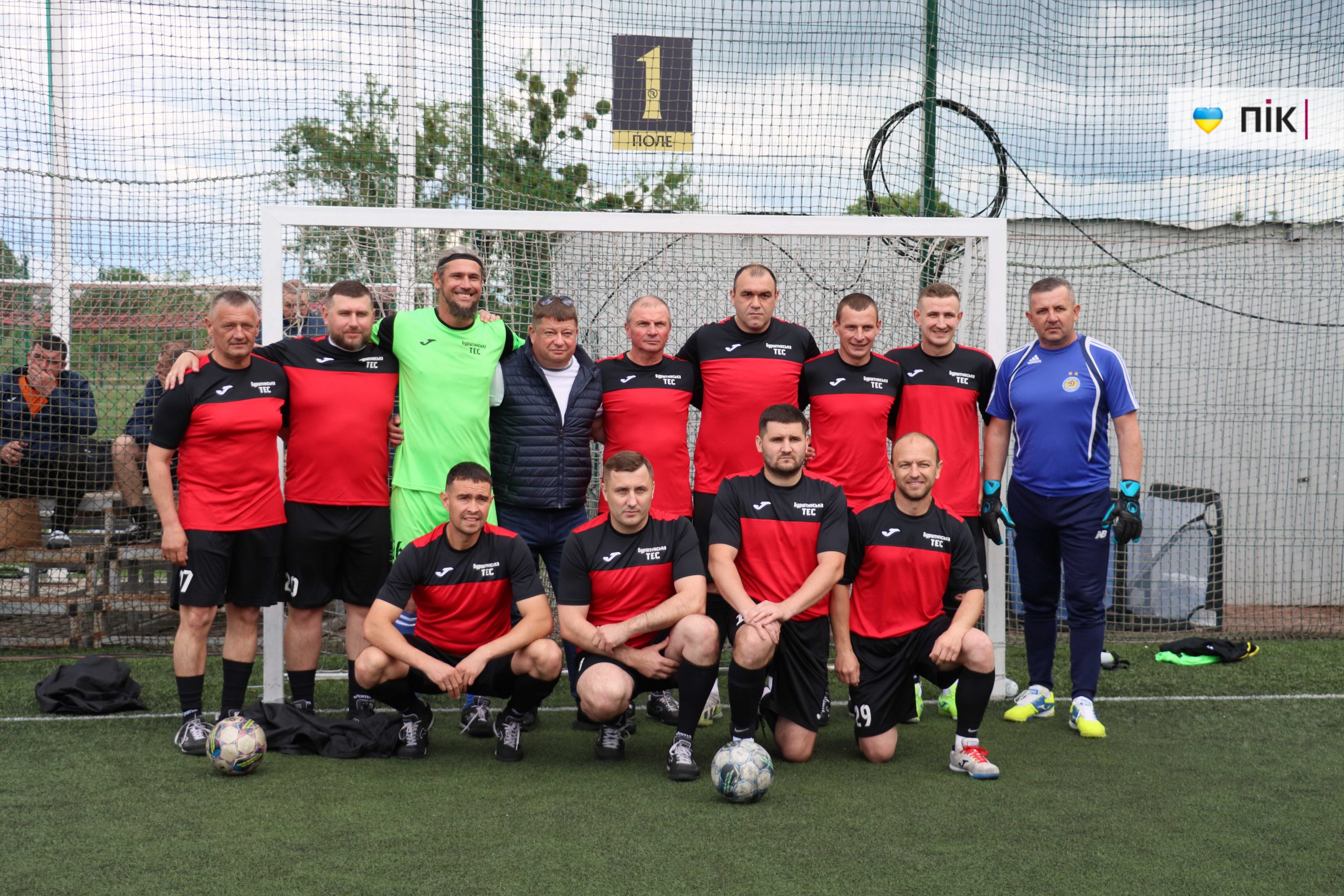 В Івано-Франківську стартував футбольний турнір ДТЕК Cup: 18 команд змагаються та збирають кошти для військових (ФОТОРЕПОРТАЖ) 31 IMG 9552 scaled