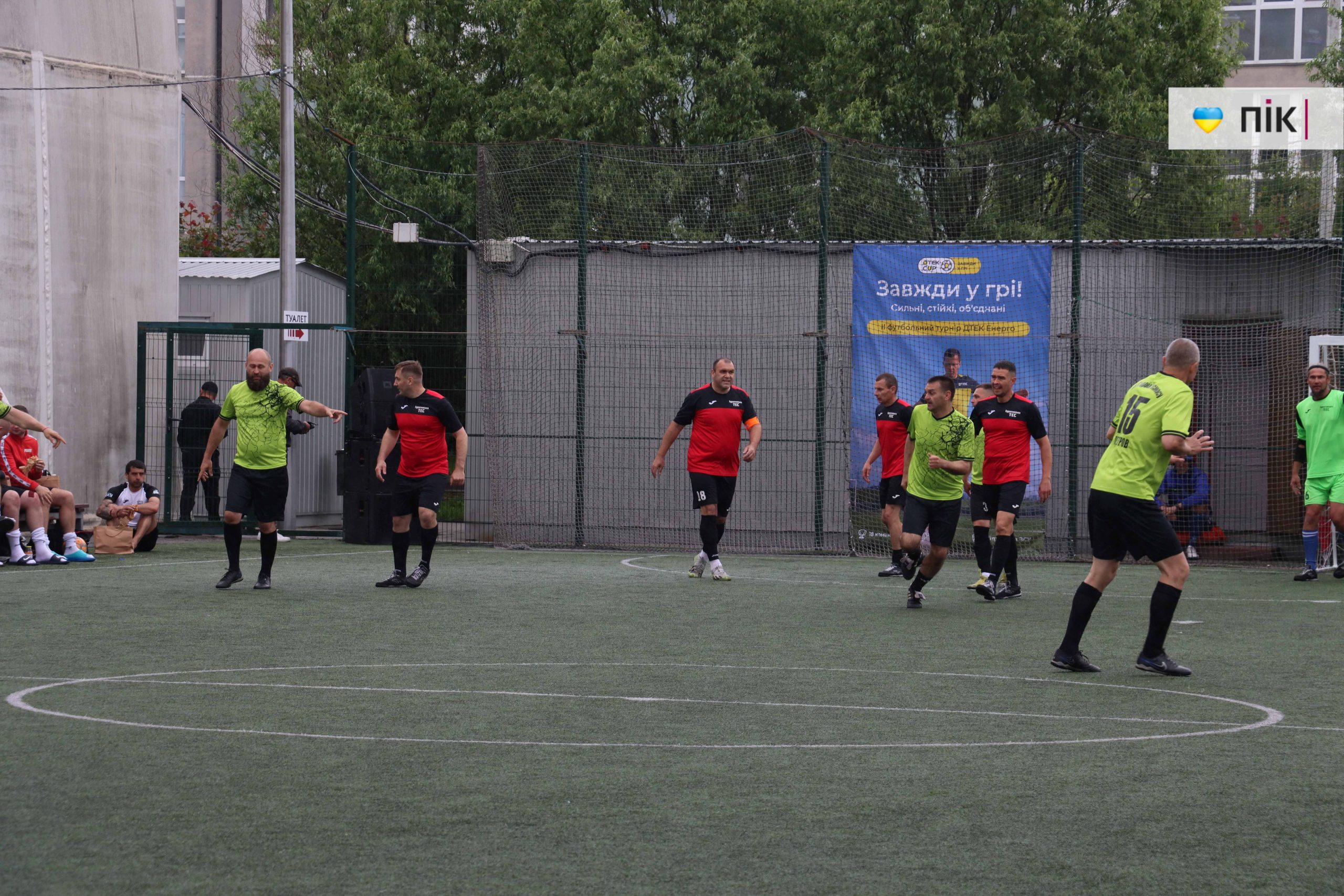 В Івано-Франківську стартував футбольний турнір ДТЕК Cup: 18 команд змагаються та збирають кошти для військових (ФОТОРЕПОРТАЖ) 34 IMG 9597 scaled