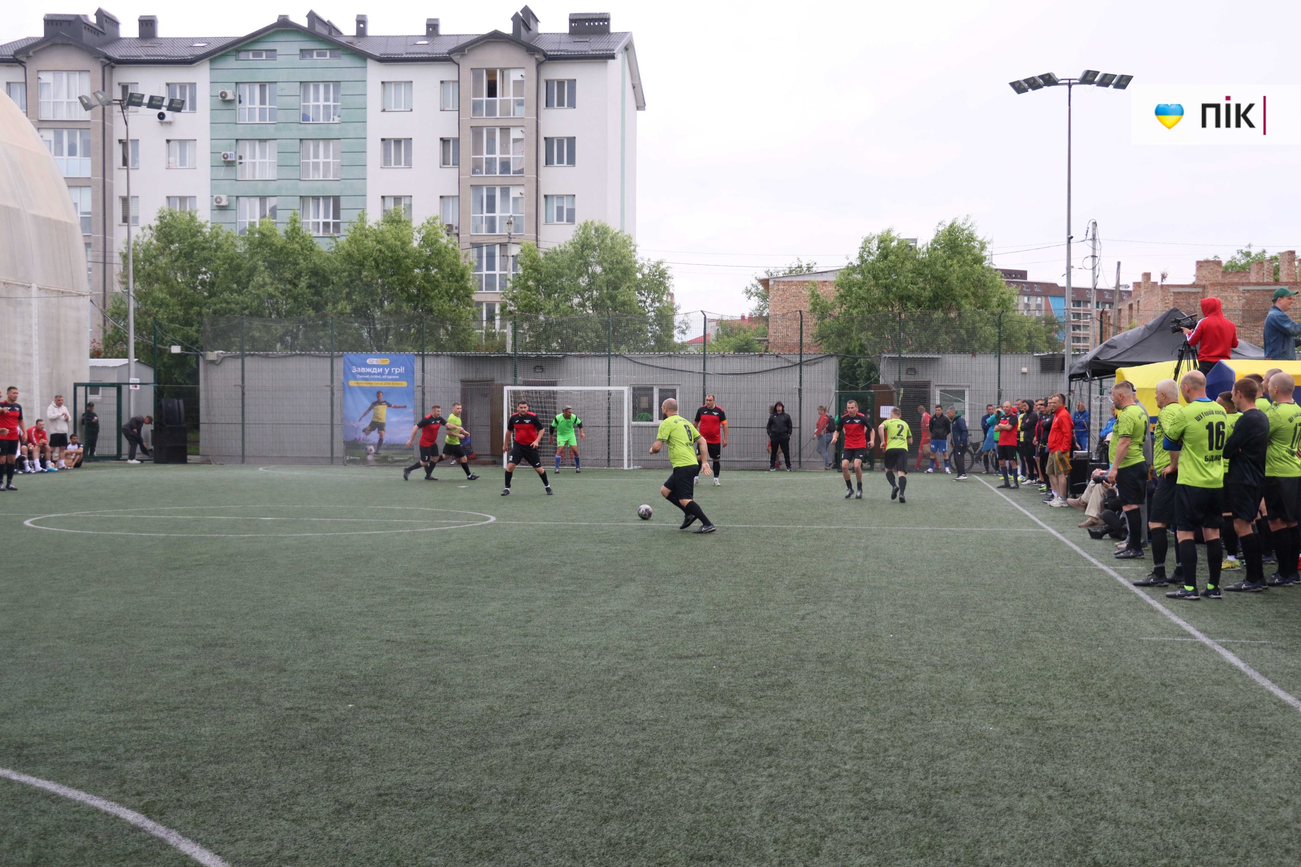 В Івано-Франківську стартував футбольний турнір ДТЕК Cup: 18 команд змагаються та збирають кошти для військових (ФОТОРЕПОРТАЖ) 36 IMG 9609 scaled