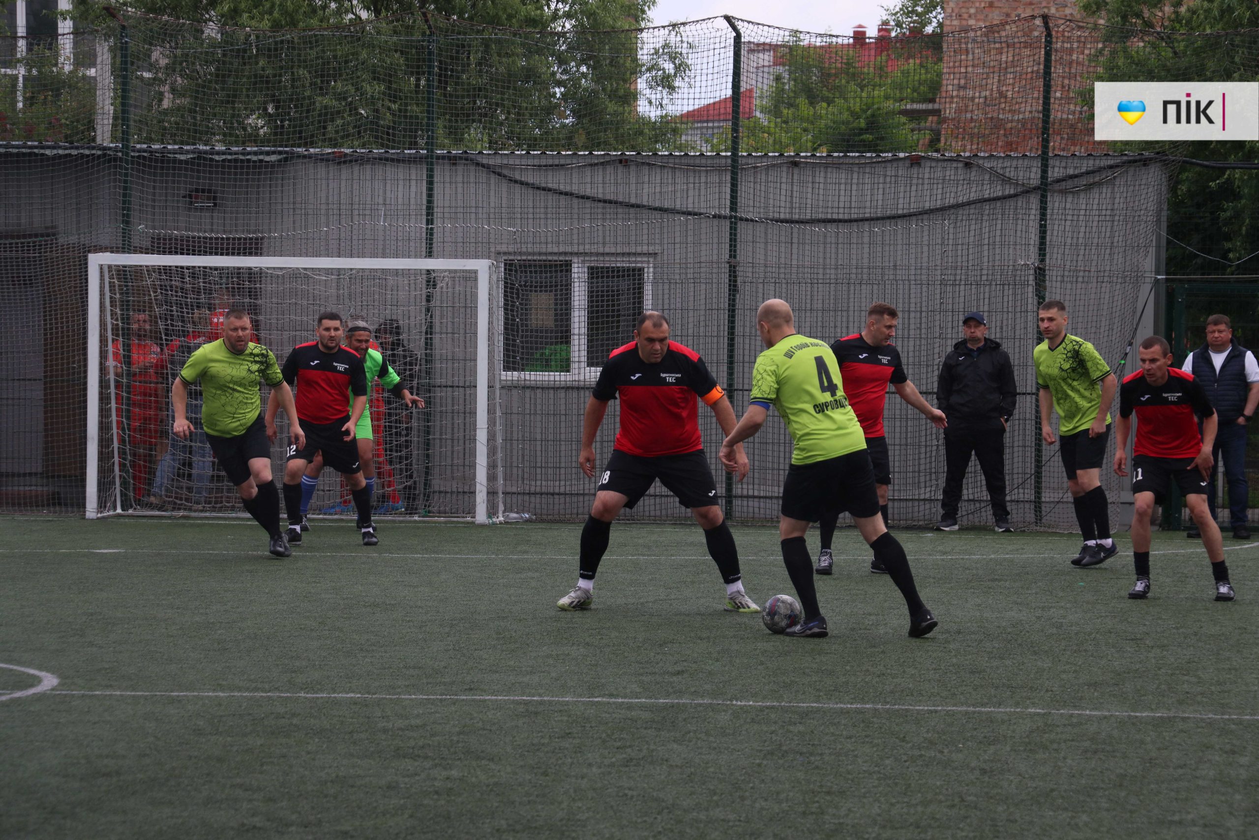 В Івано-Франківську стартував футбольний турнір ДТЕК Cup: 18 команд змагаються та збирають кошти для військових (ФОТОРЕПОРТАЖ) 39 IMG 9640 scaled