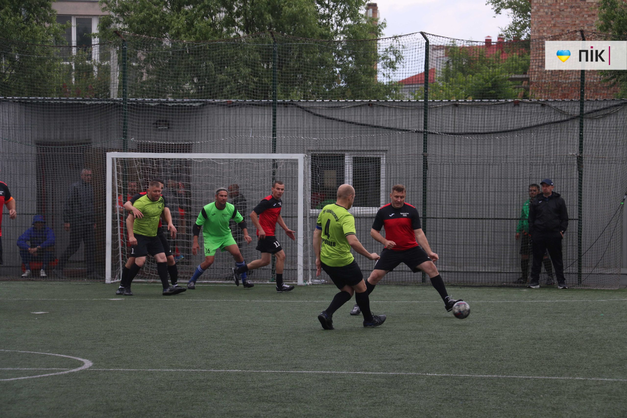 В Івано-Франківську стартував футбольний турнір ДТЕК Cup: 18 команд змагаються та збирають кошти для військових (ФОТОРЕПОРТАЖ) 40 IMG 9655 scaled